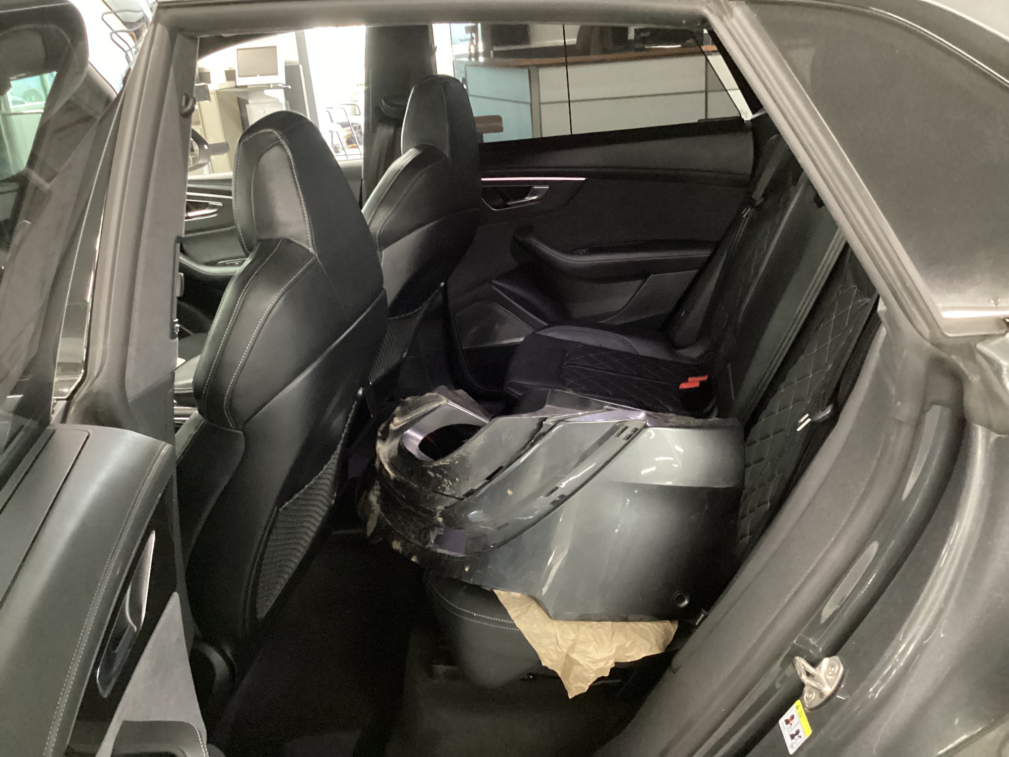 2023 AUDI SQ8 Prestige TFSI AWD - Image 6