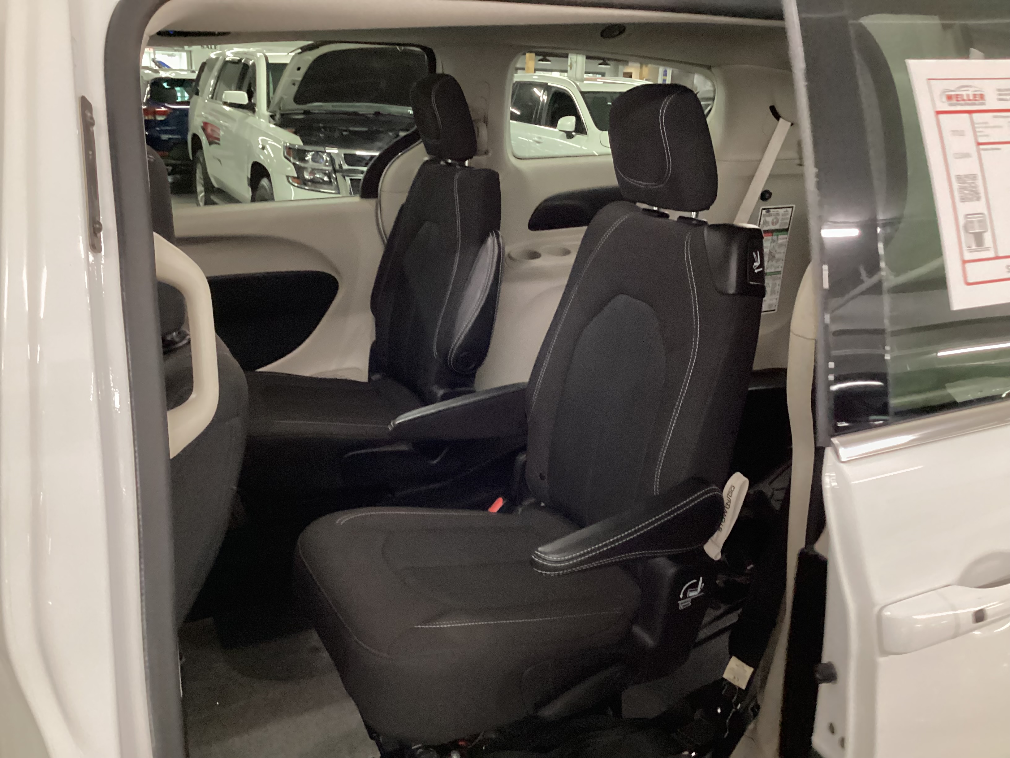 2022 CHRYSLER Voyager LX Handicap Van - Image 9