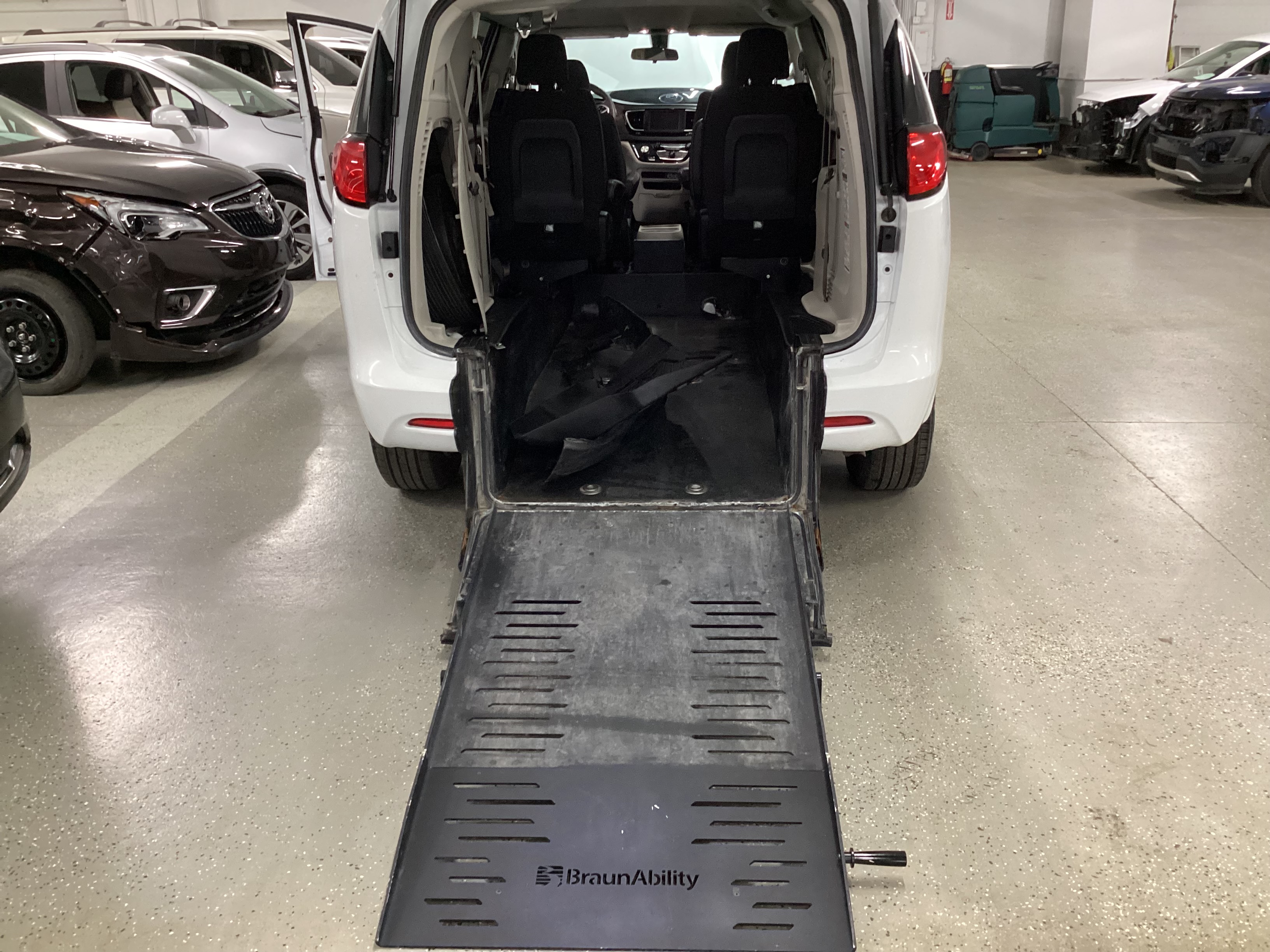 2022 CHRYSLER Voyager LX Handicap Van - Image 11