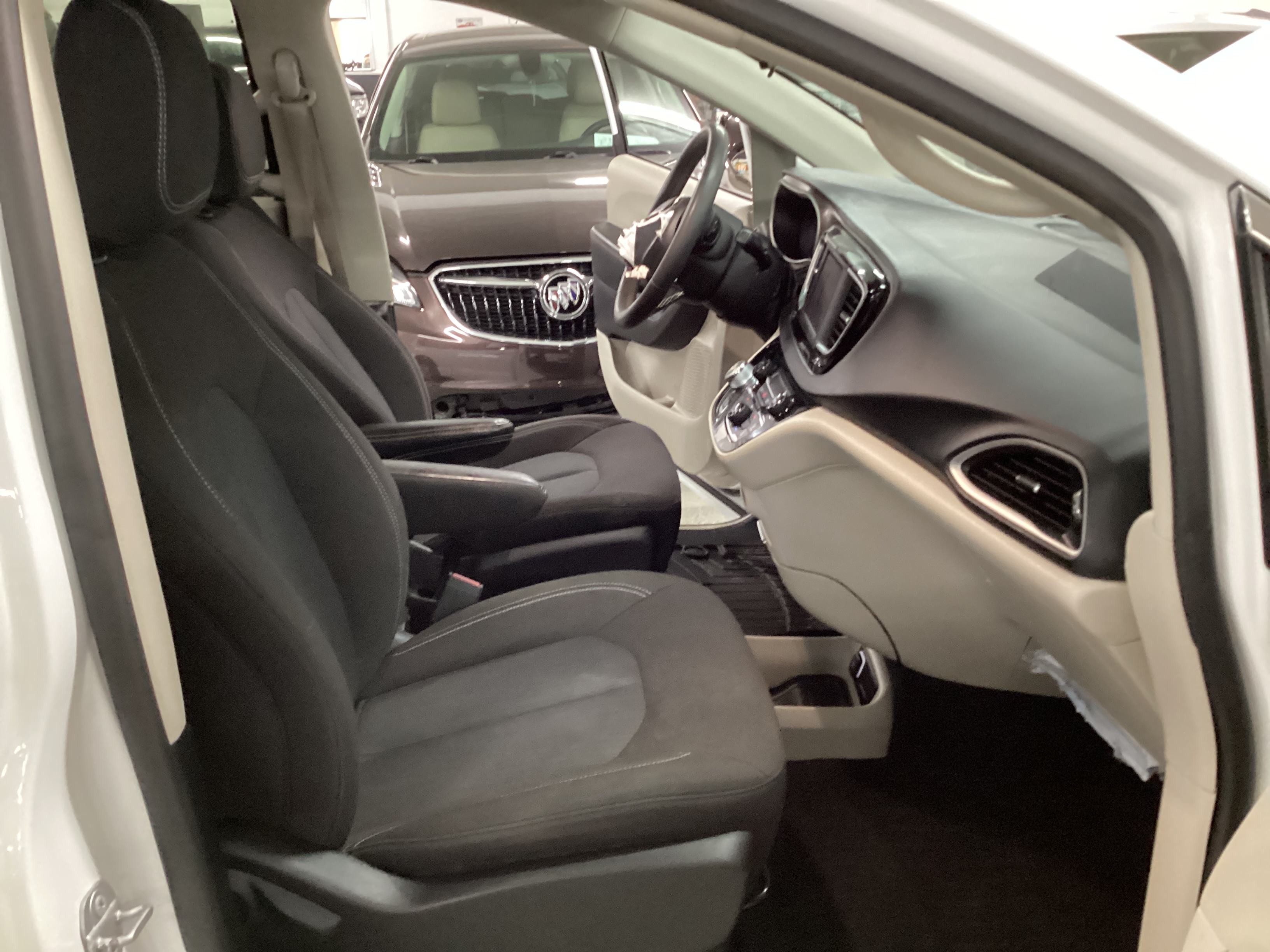 2022 CHRYSLER Voyager LX Handicap Van - Image 13