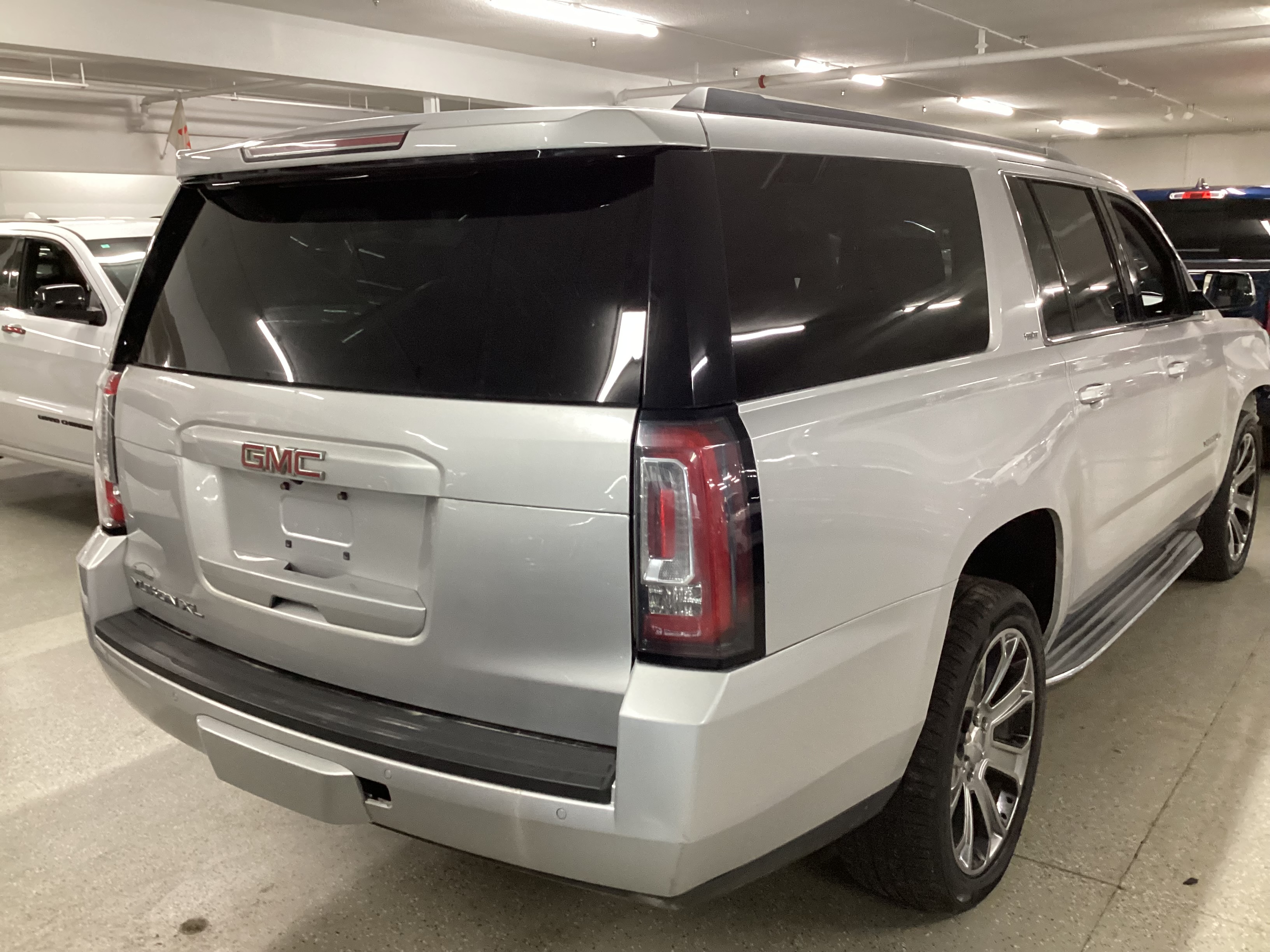 2015 GMC Yukon XL SLT 4WD - Image 3