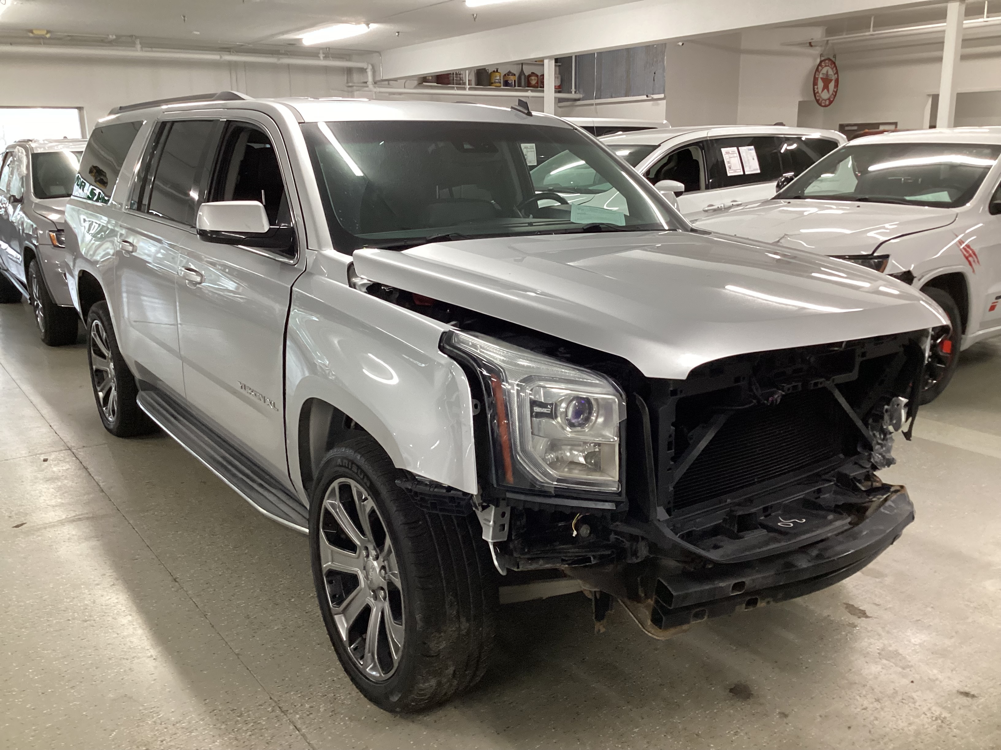 2015 GMC Yukon XL SLT 4WD - Image 4