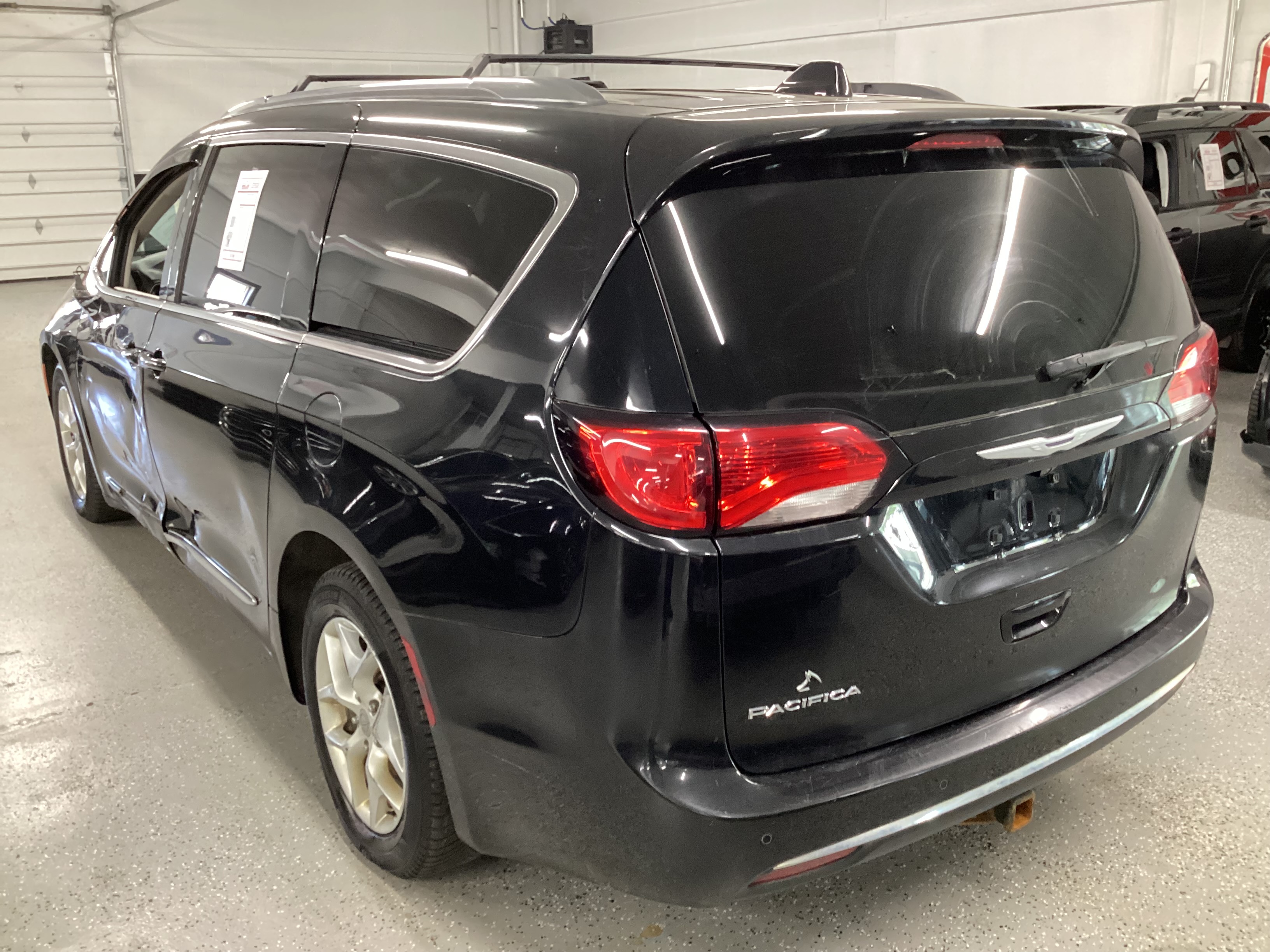 2017 CHRYSLER Pacifica Touring-L Plus - Image 2