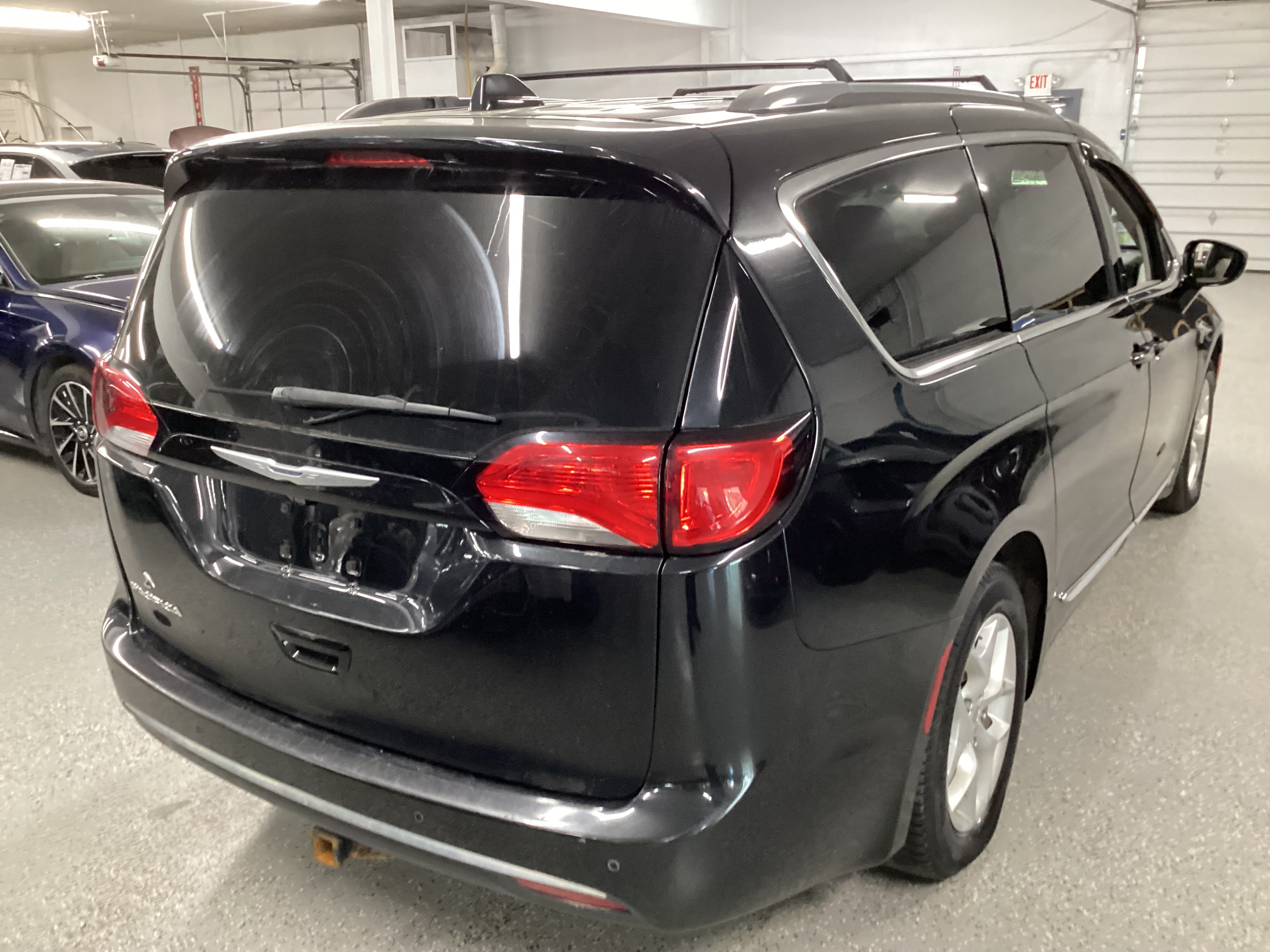 2017 CHRYSLER Pacifica Touring-L Plus - Image 3