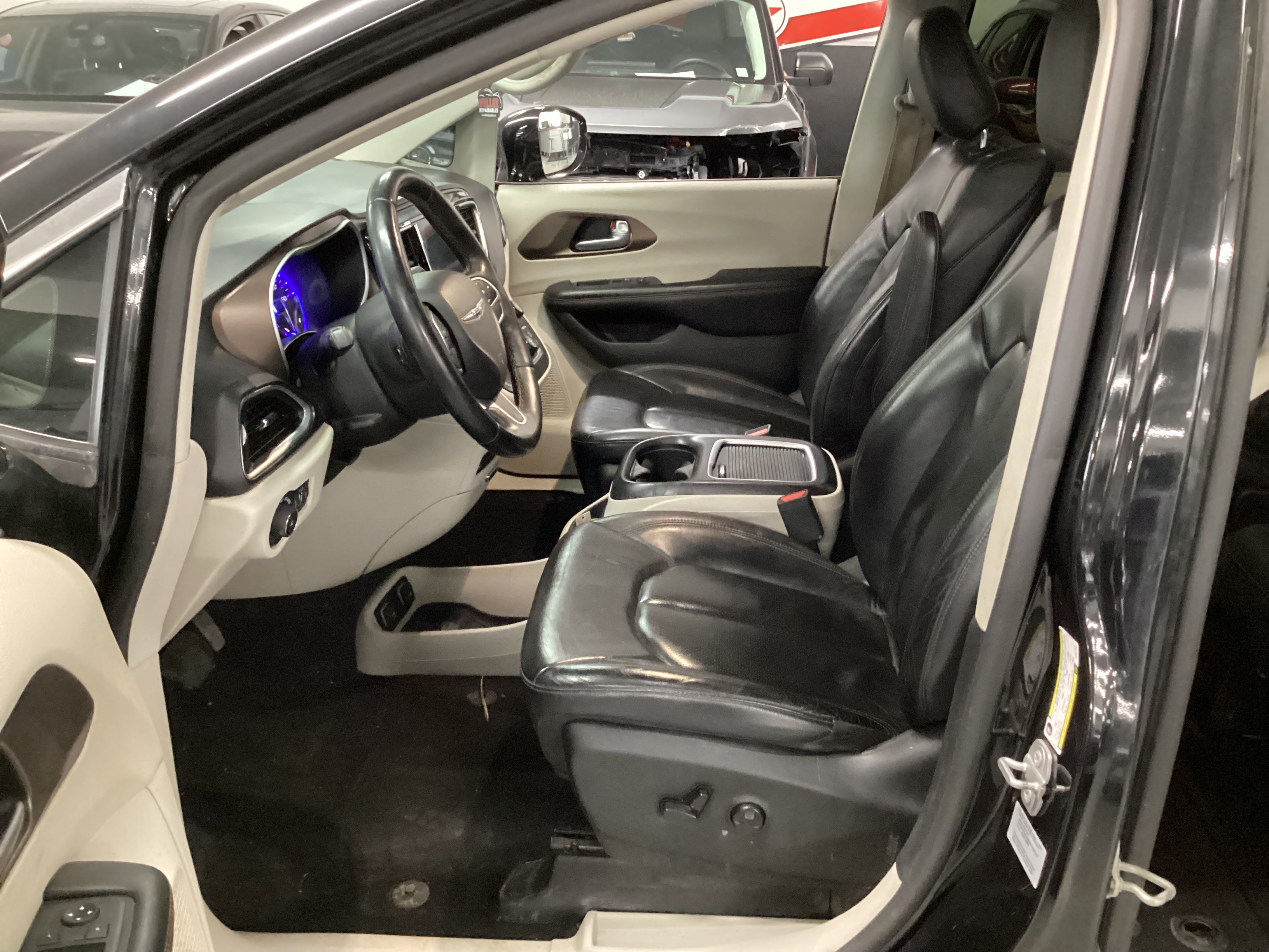 2017 CHRYSLER Pacifica Touring-L Plus - Image 8
