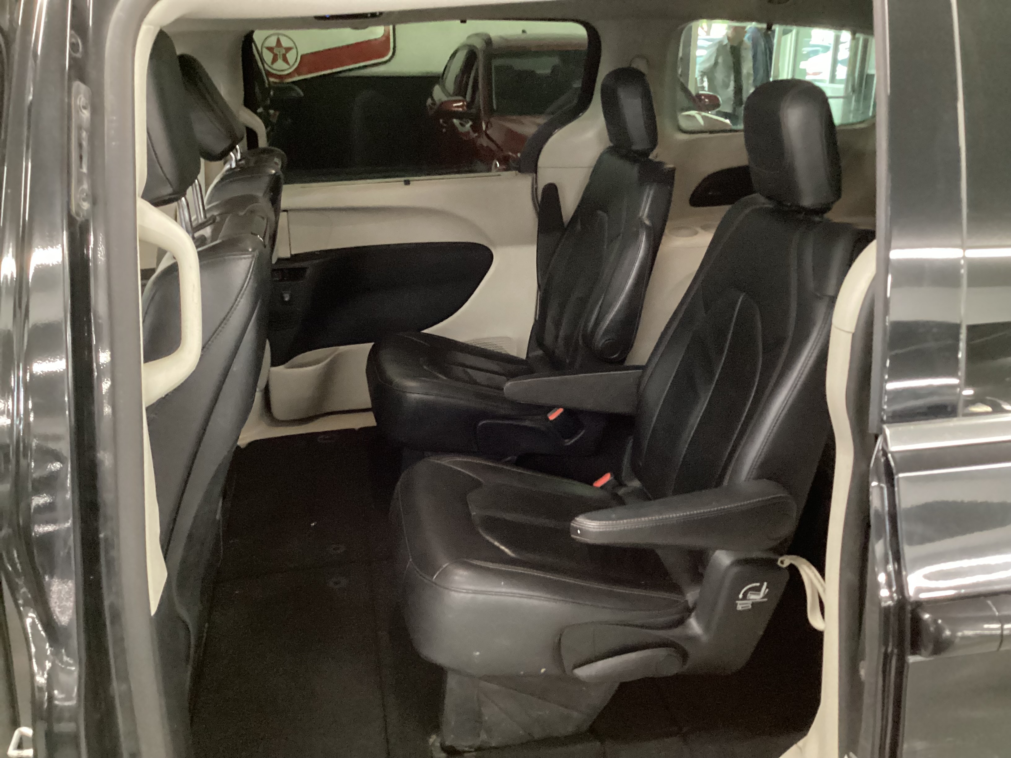 2017 CHRYSLER Pacifica Touring-L Plus - Image 9