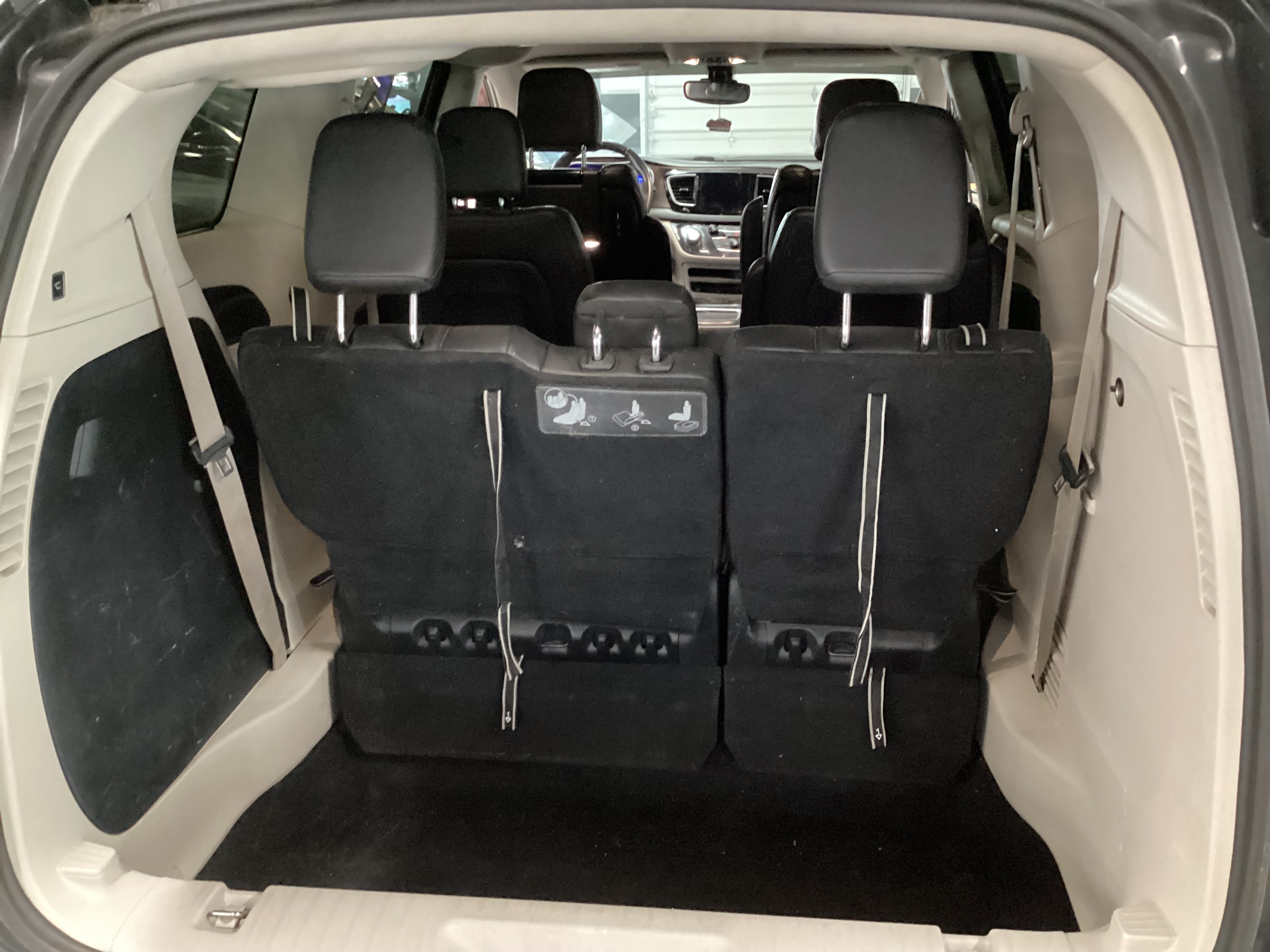 2017 CHRYSLER Pacifica Touring-L Plus - Image 10