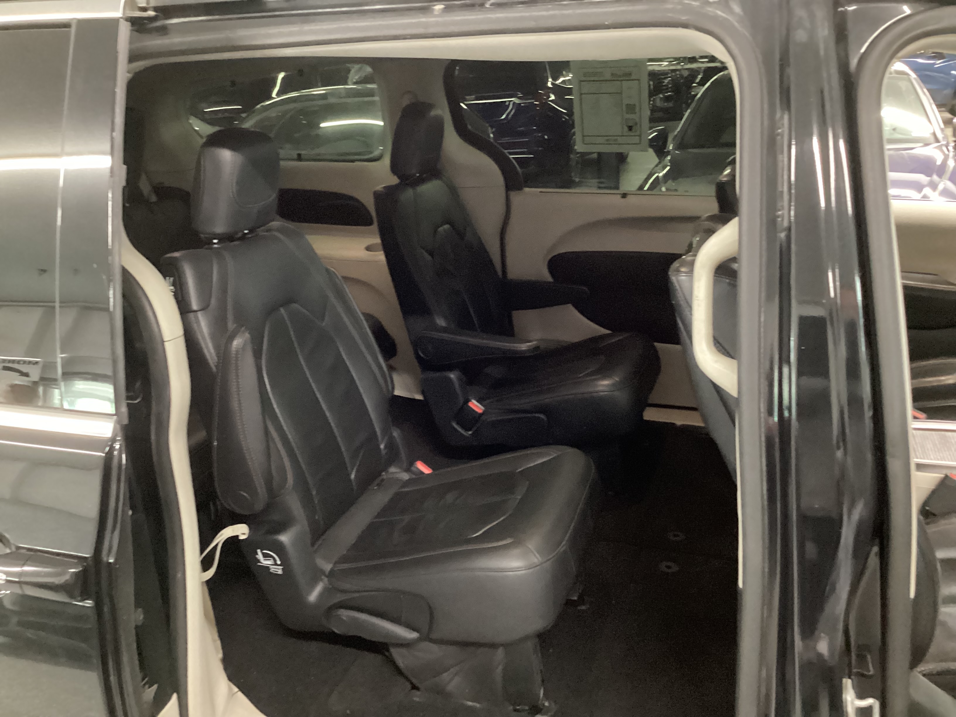 2017 CHRYSLER Pacifica Touring-L Plus - Image 12