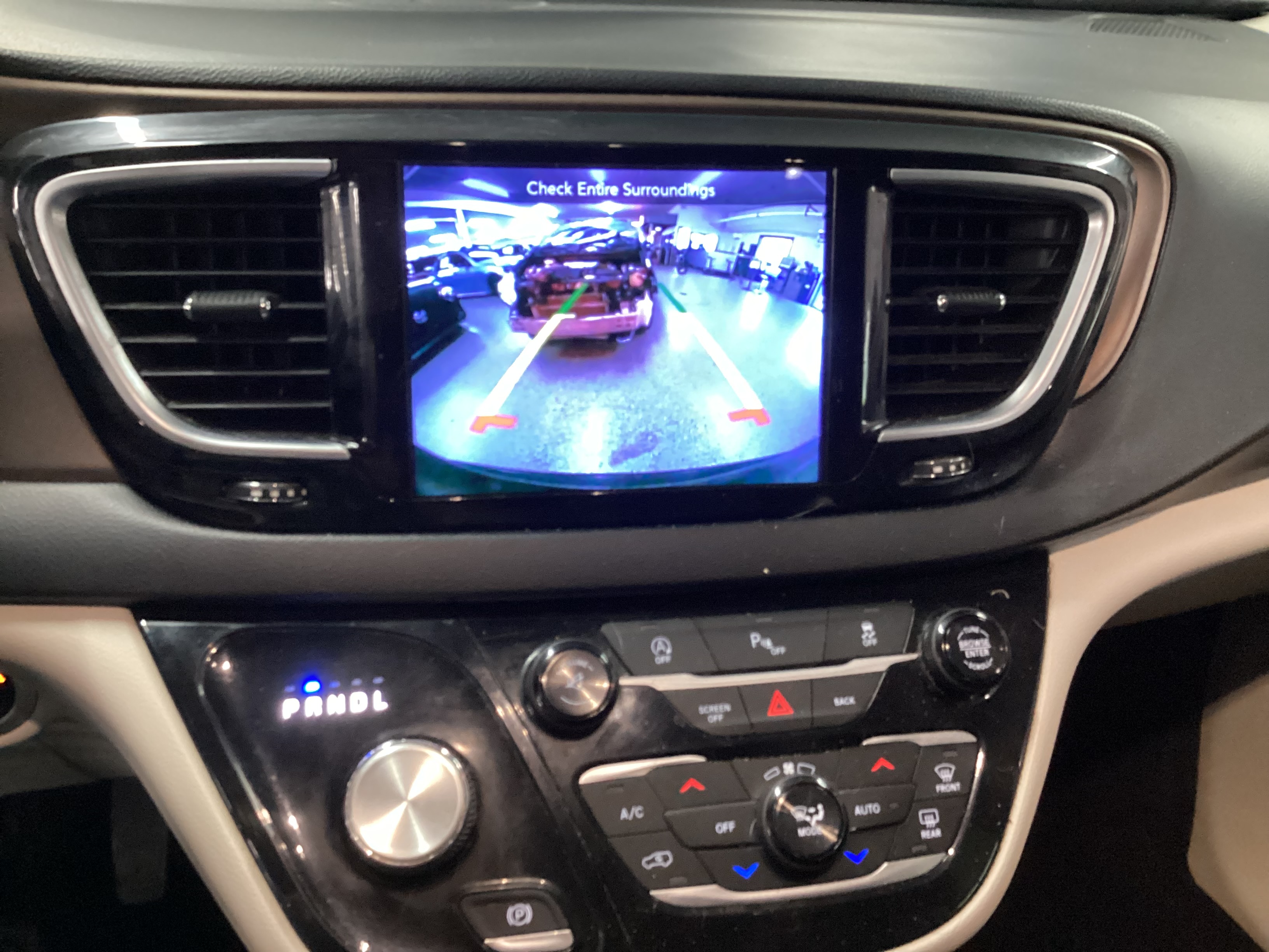 2017 CHRYSLER Pacifica Touring-L Plus - Image 14