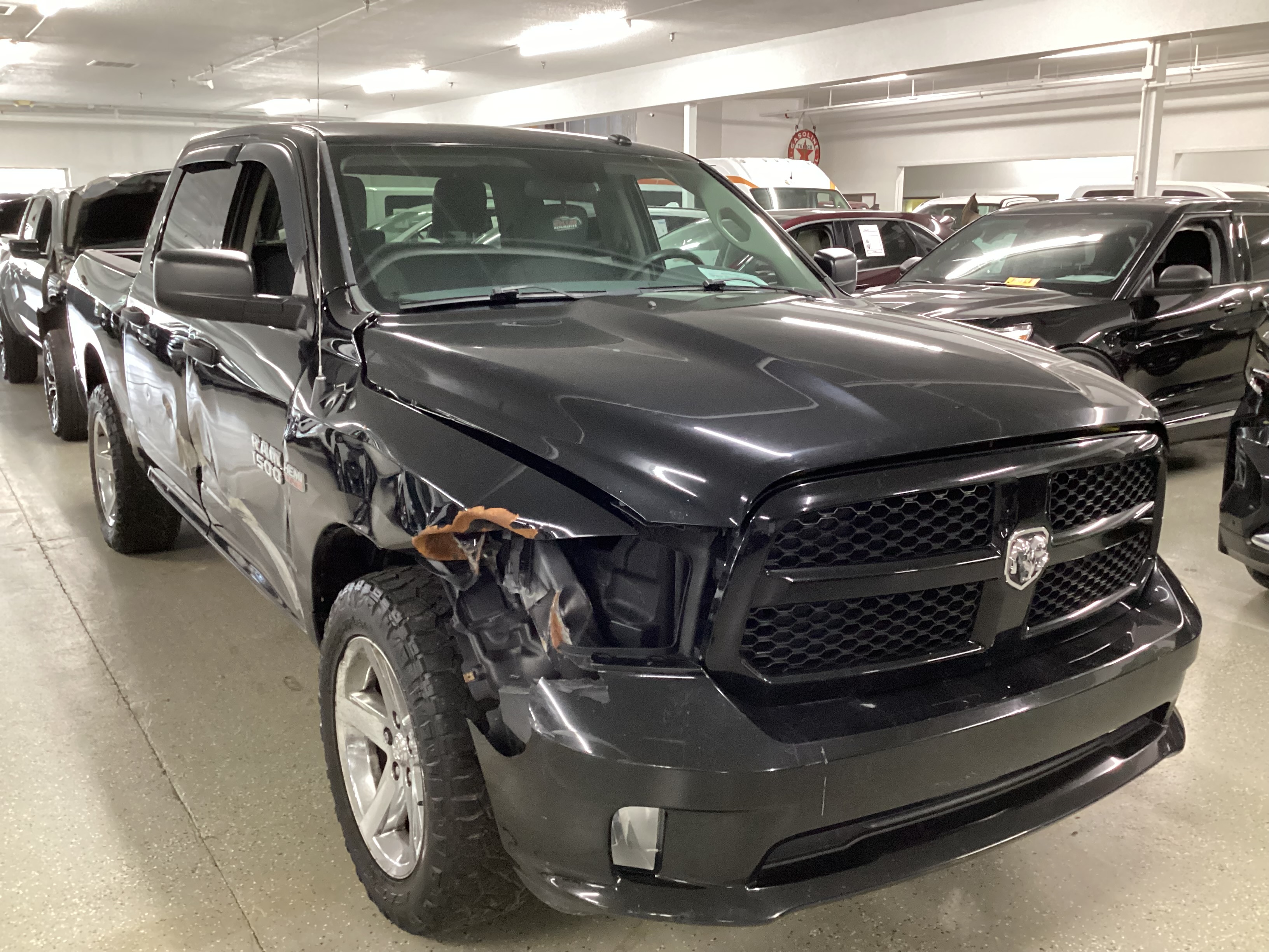 2014 RAM 1500 4WD Crew Cab Express - Image 4