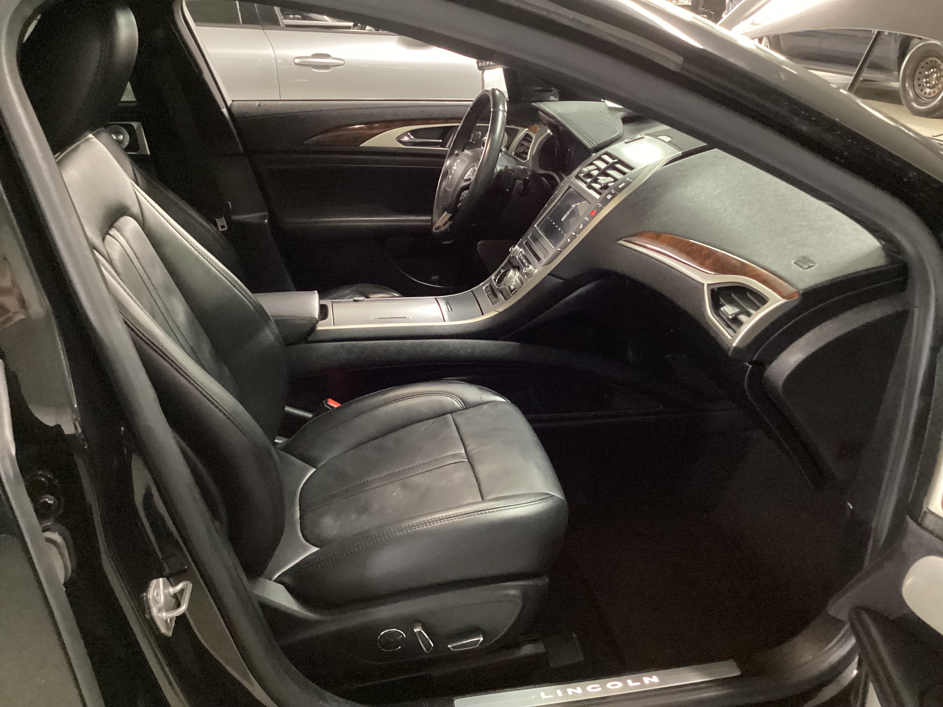 2020 LINCOLN MKZ Reserve AWD - Image 12