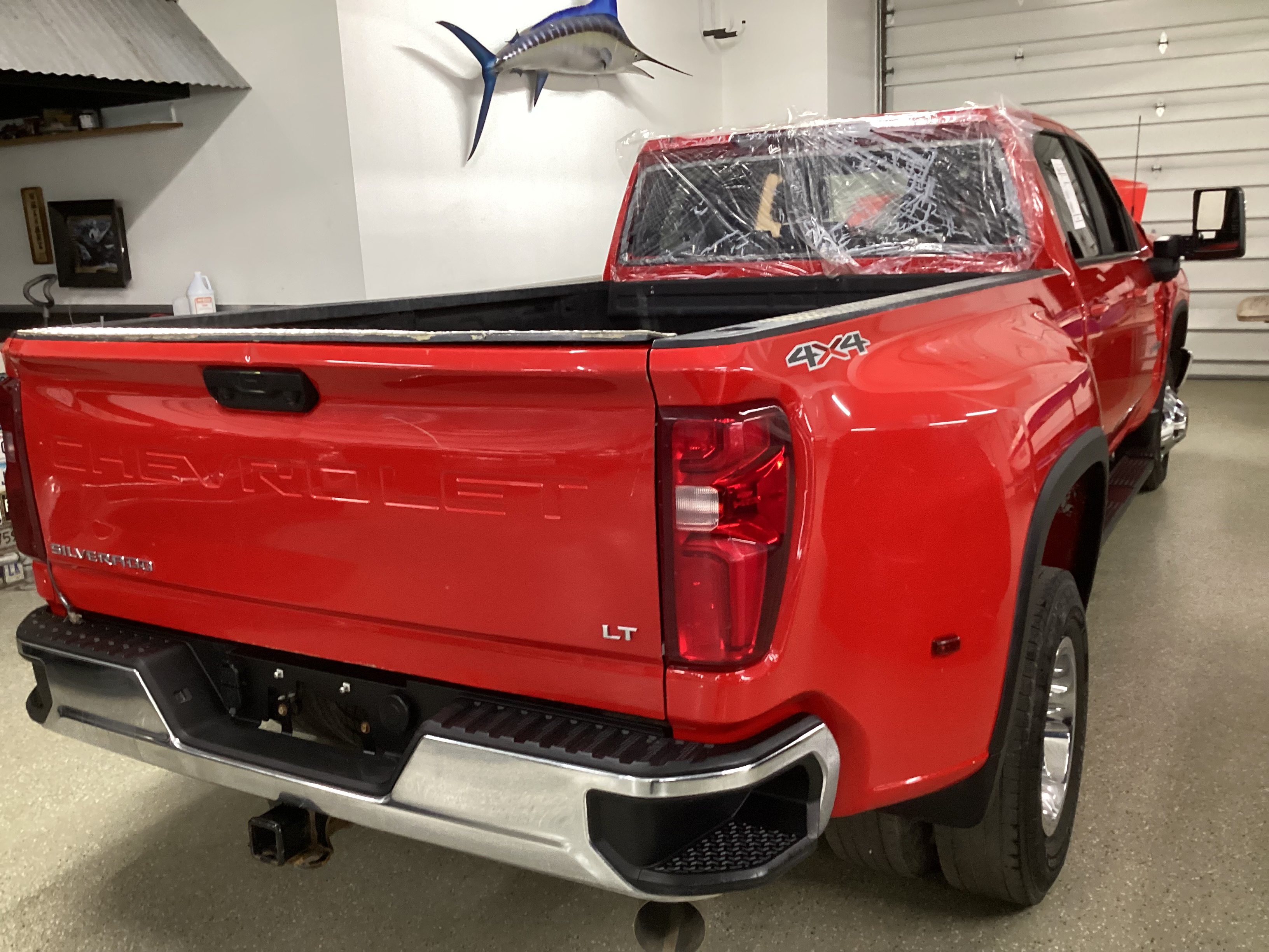2022 CHEVROLET Silverado 3500HD LT Crew Cab 4WD Dually - Image 3