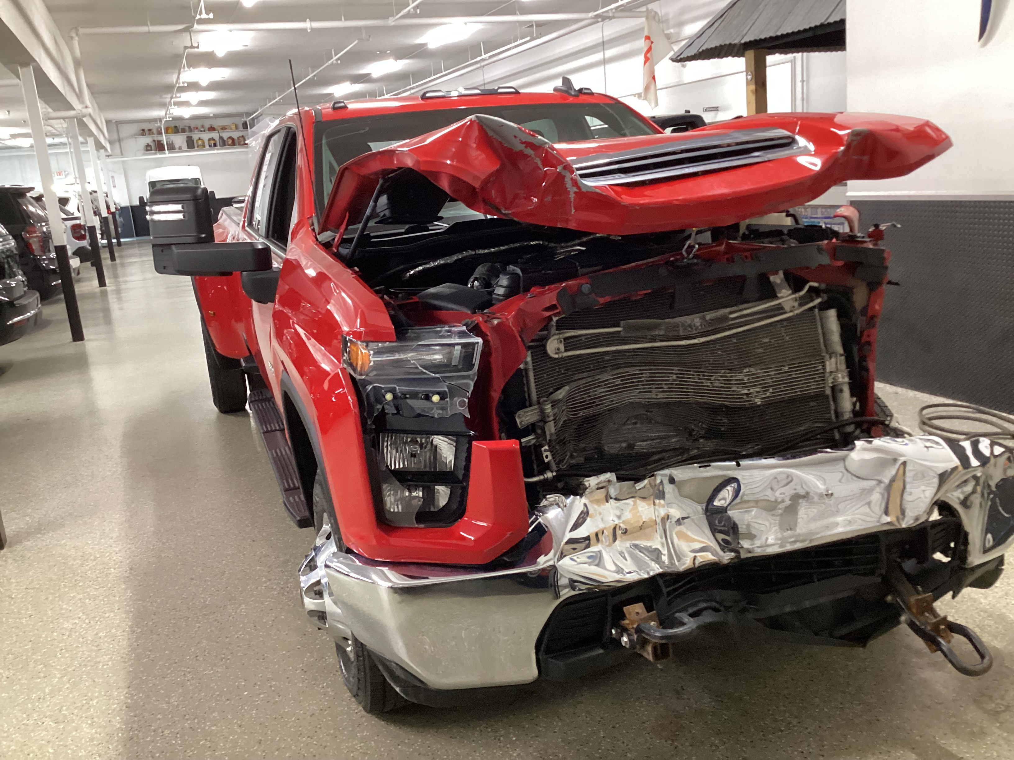 2022 CHEVROLET Silverado 3500HD LT Crew Cab 4WD Dually - Image 4