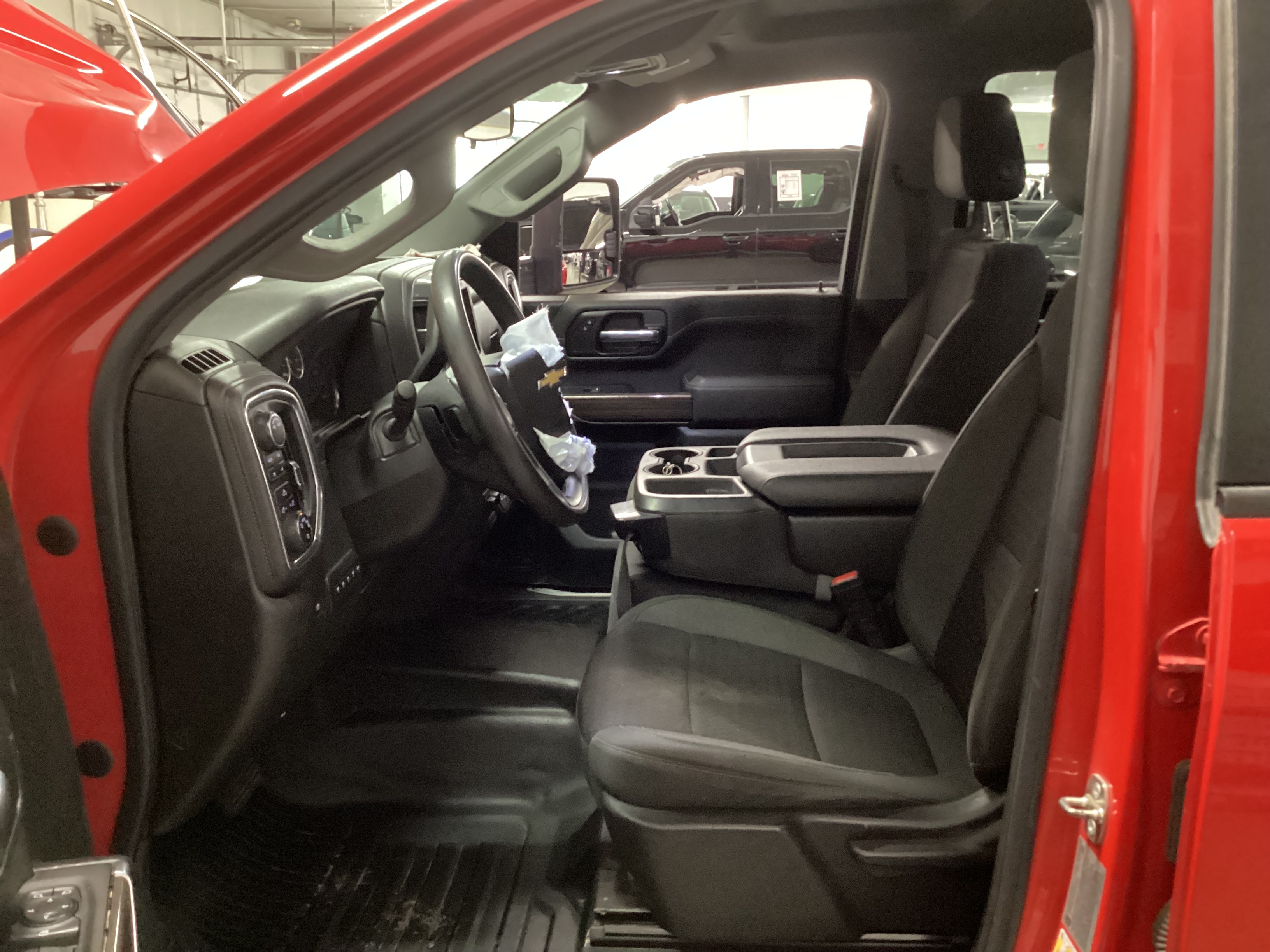 2022 CHEVROLET Silverado 3500HD LT Crew Cab 4WD Dually - Image 11