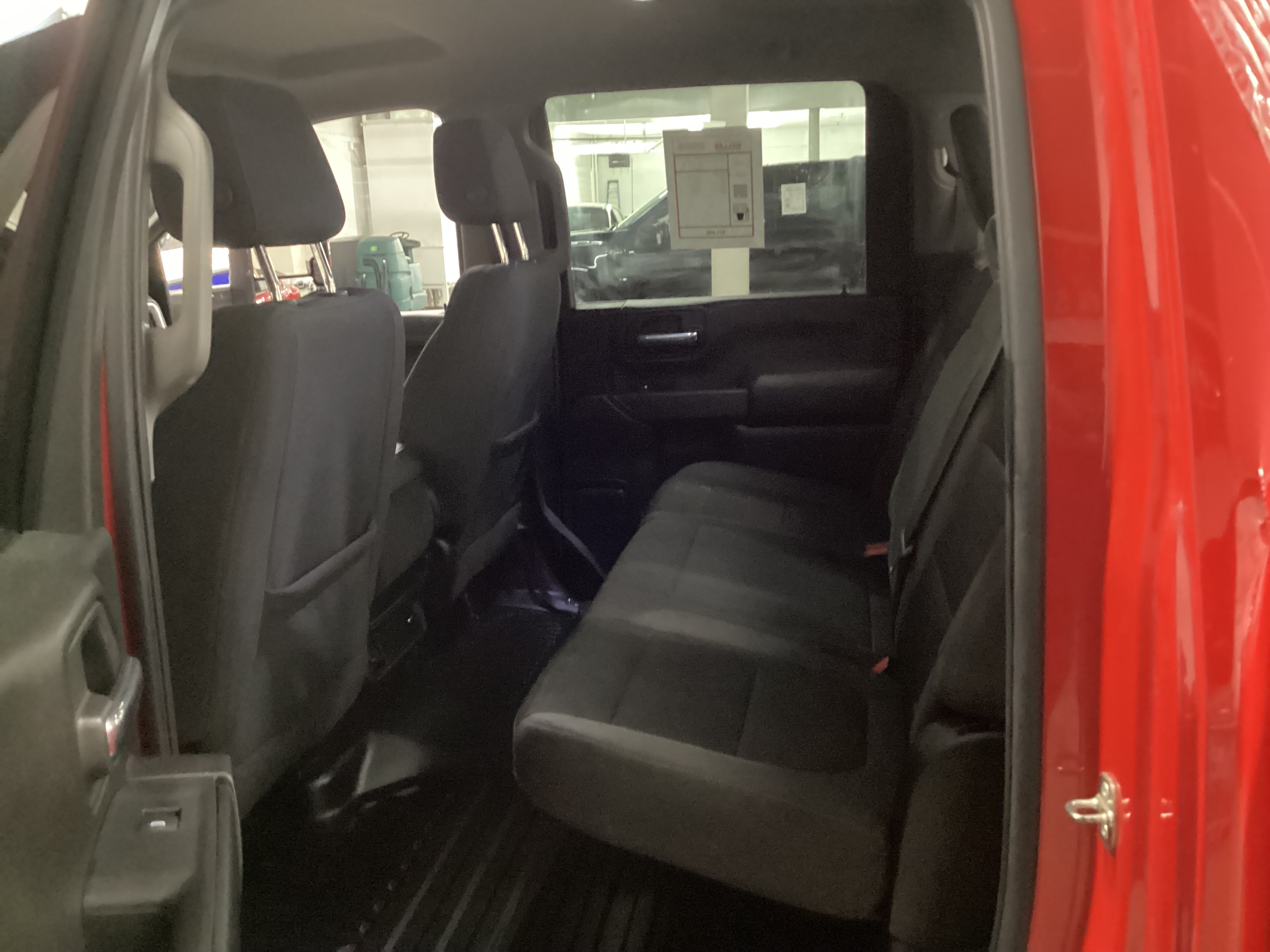 2022 CHEVROLET Silverado 3500HD LT Crew Cab 4WD Dually - Image 12
