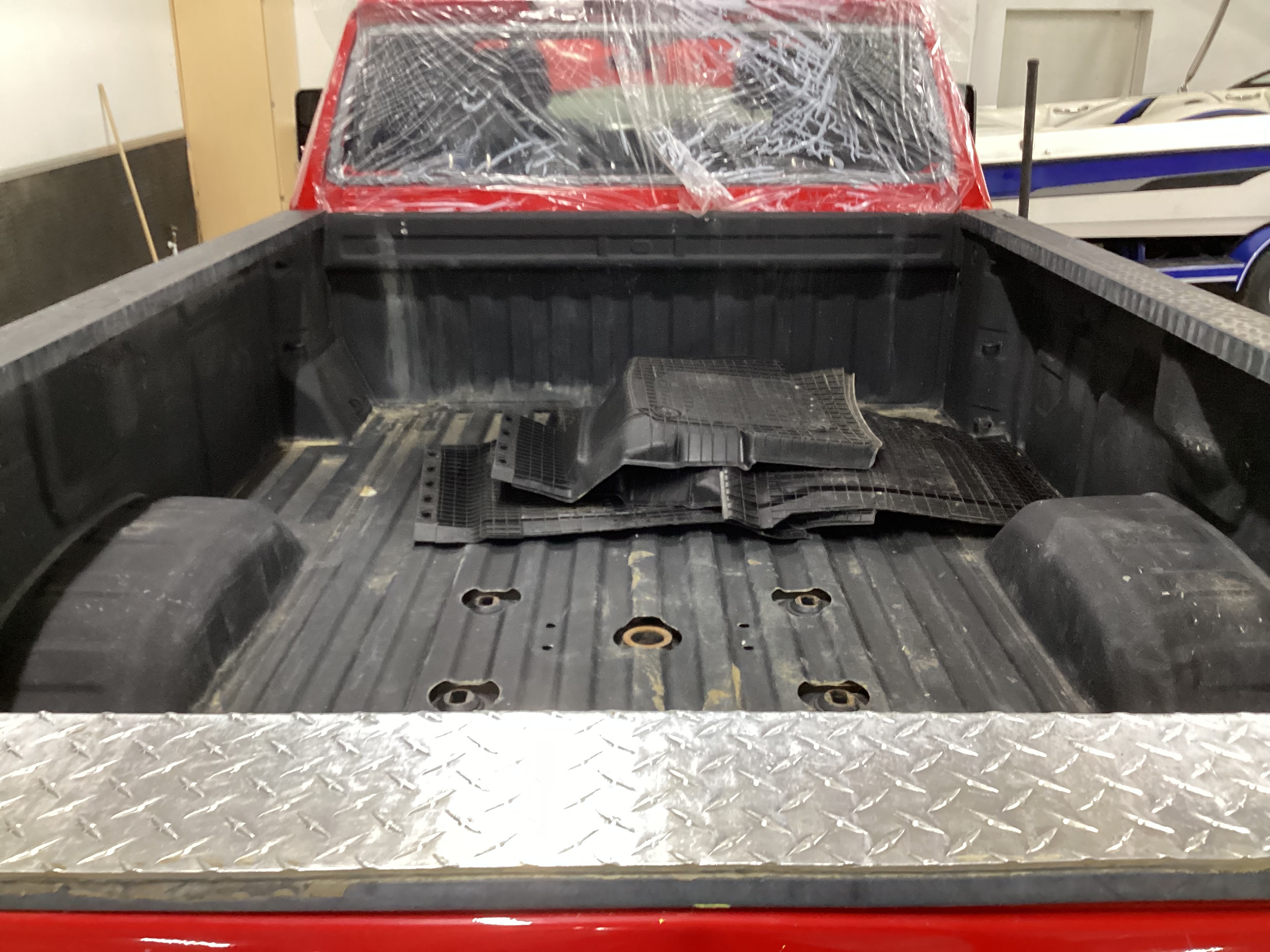 2022 CHEVROLET Silverado 3500HD LT Crew Cab 4WD Dually - Image 13