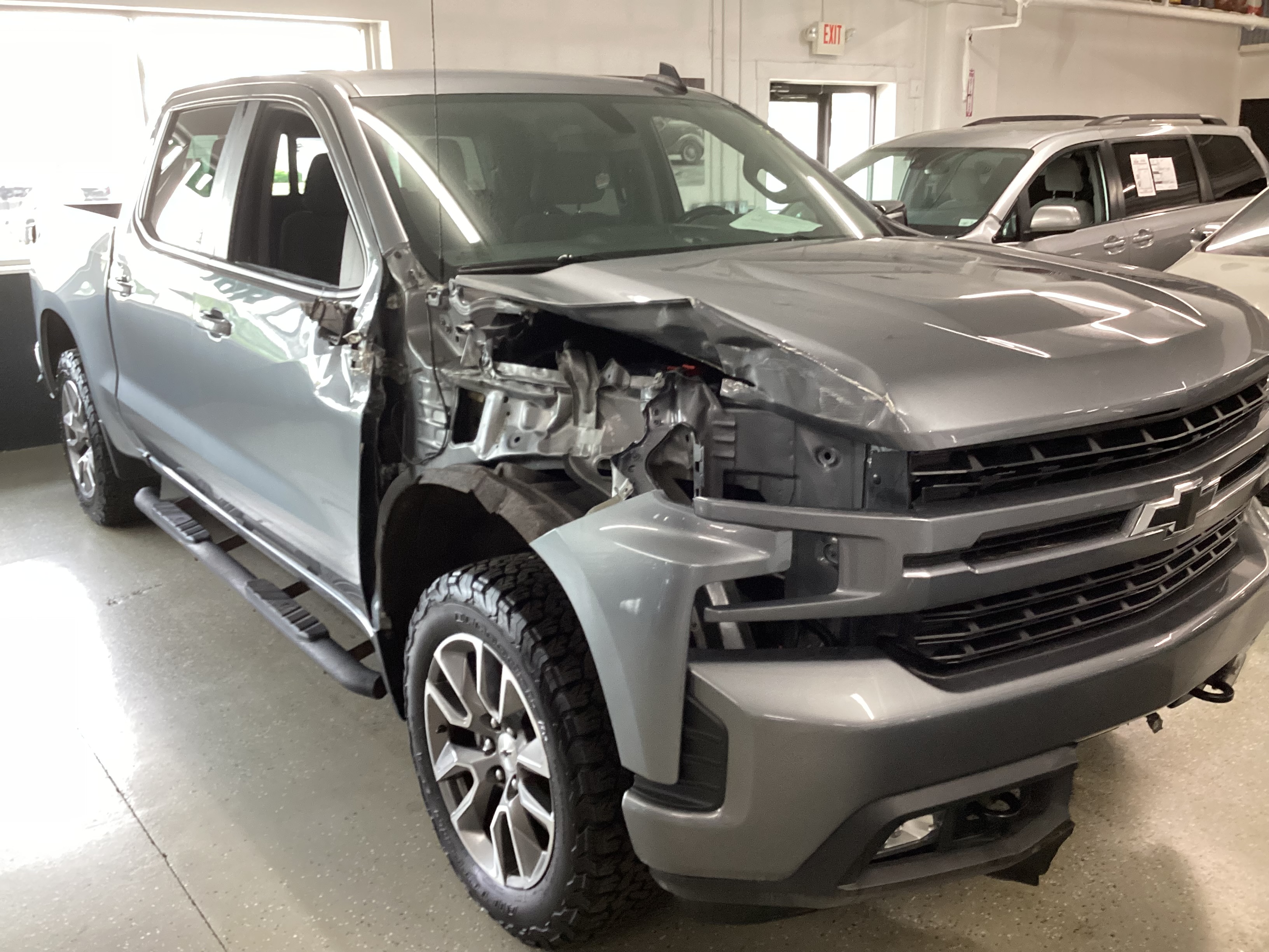 2021 CHEVROLET Silverado 4WD Crew Cab RST - Image 4