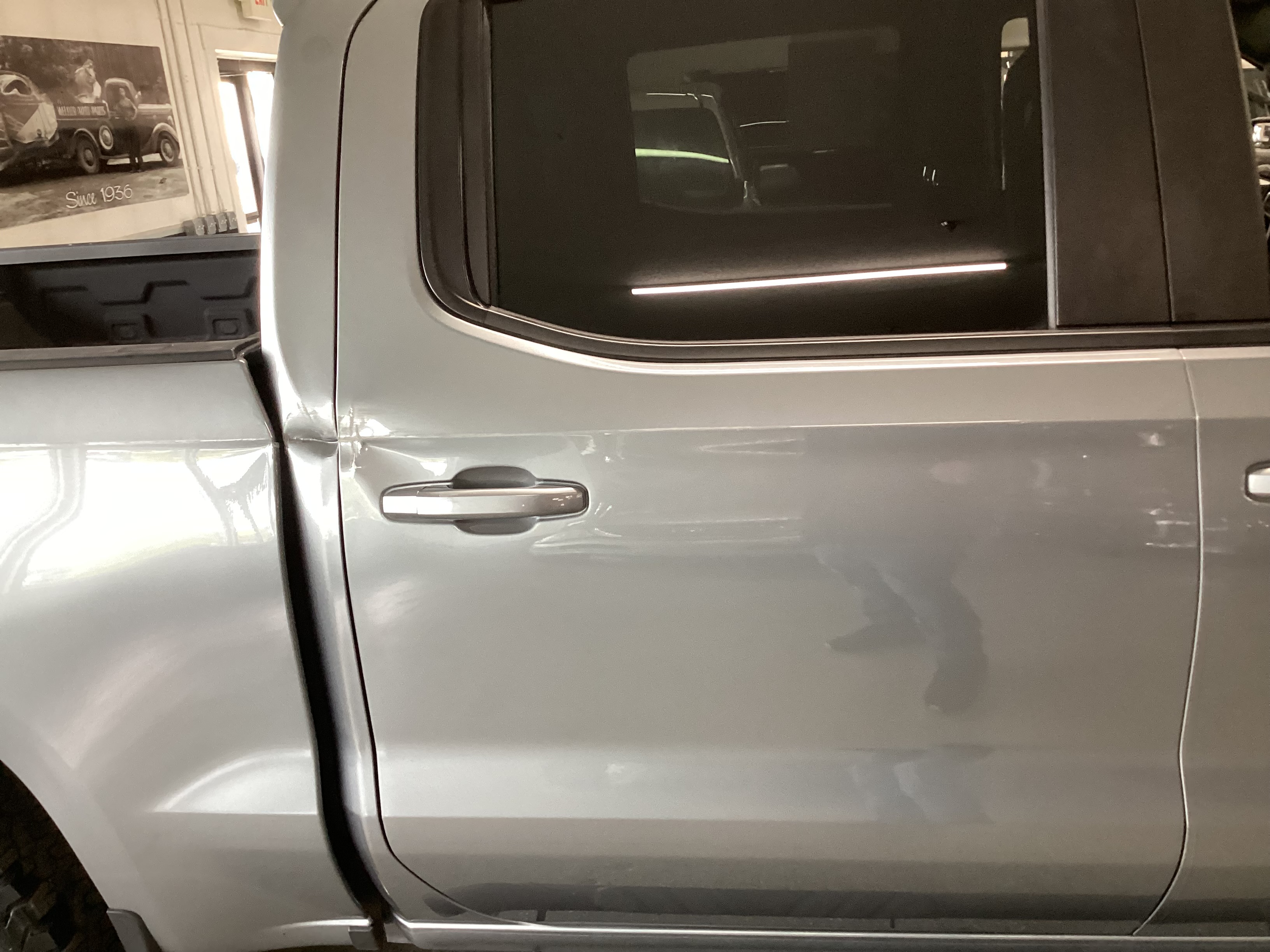 2021 CHEVROLET Silverado 4WD Crew Cab RST - Image 7
