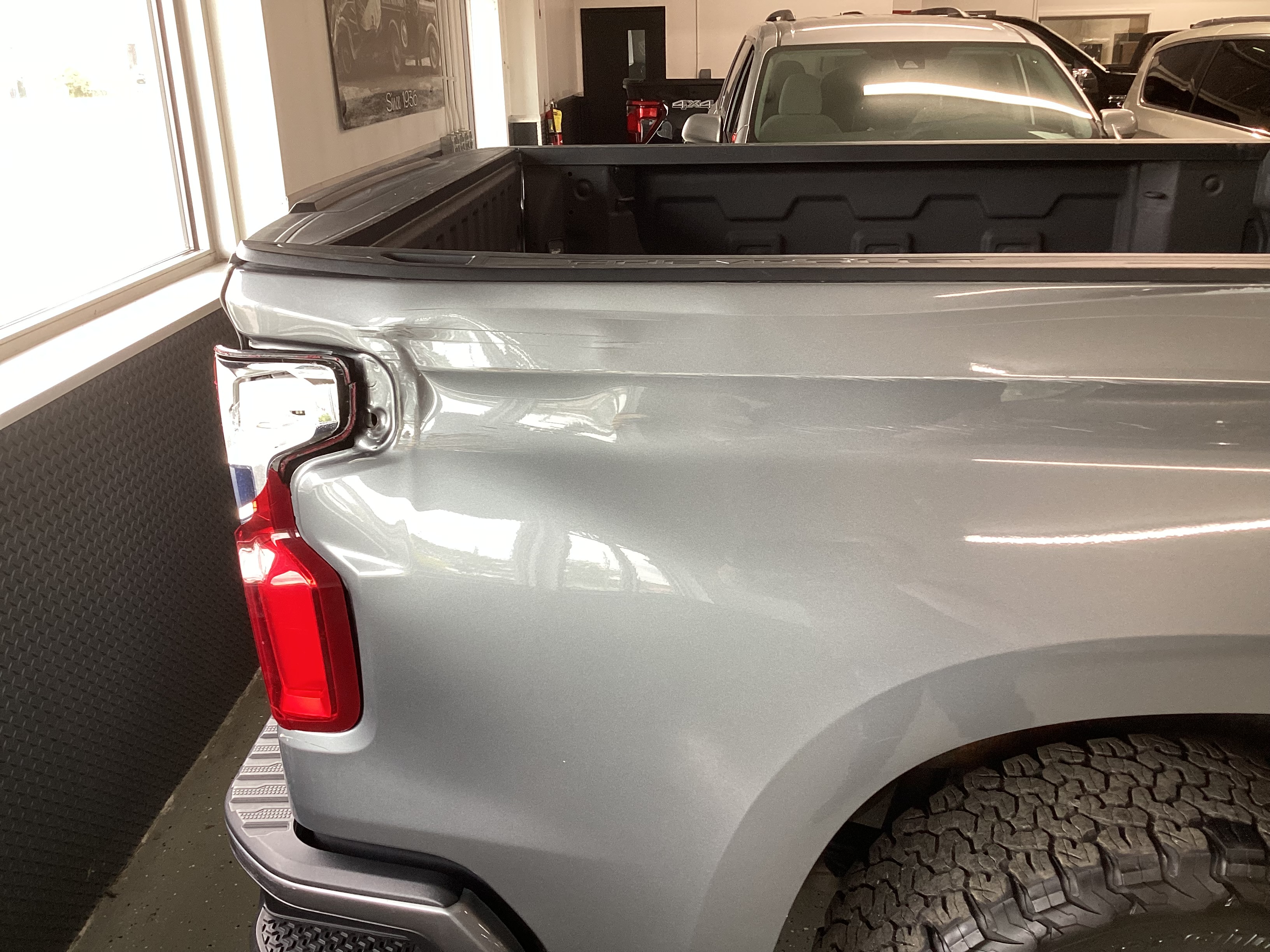 2021 CHEVROLET Silverado 4WD Crew Cab RST - Image 9