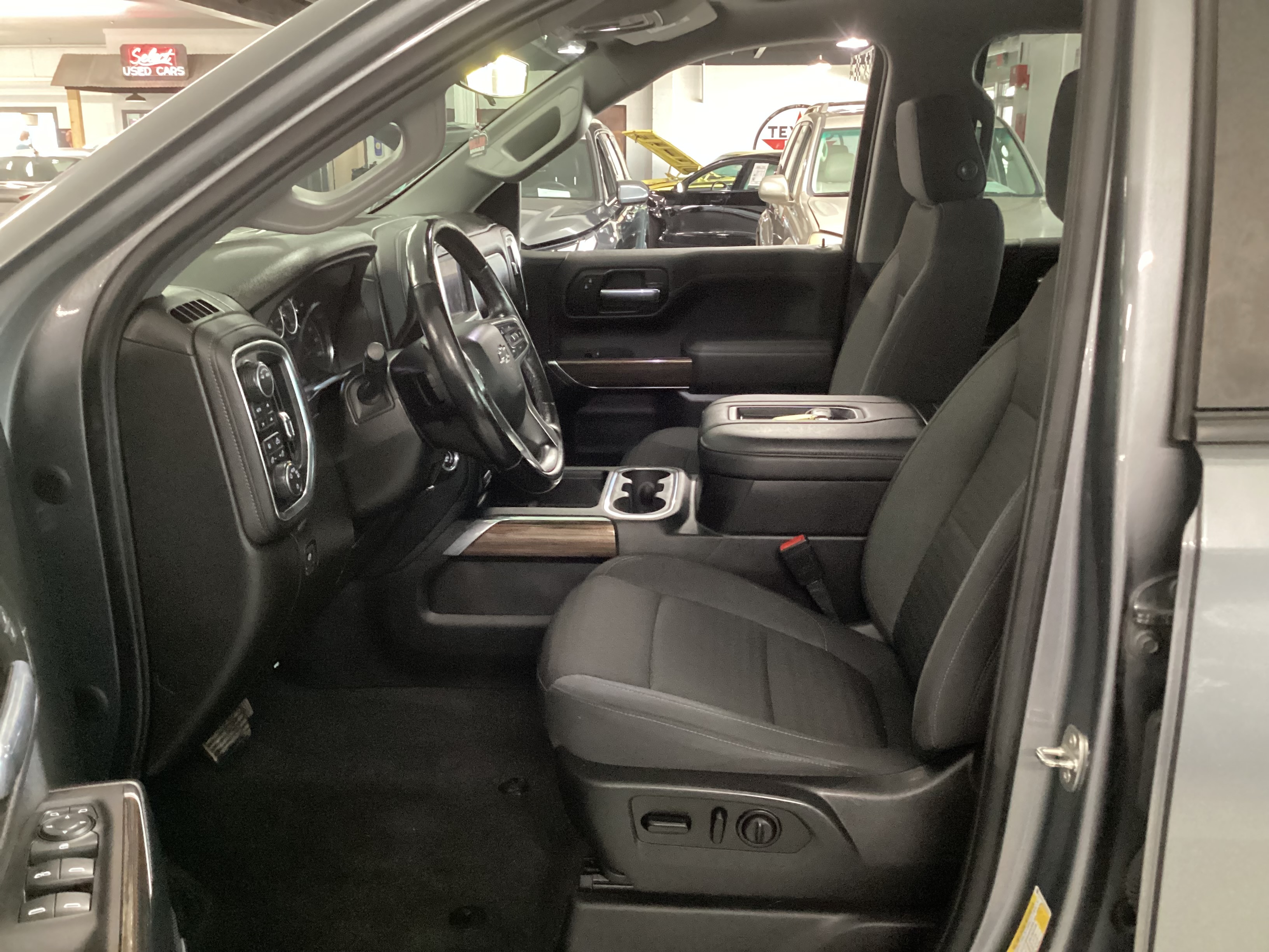 2021 CHEVROLET Silverado 4WD Crew Cab RST - Image 13