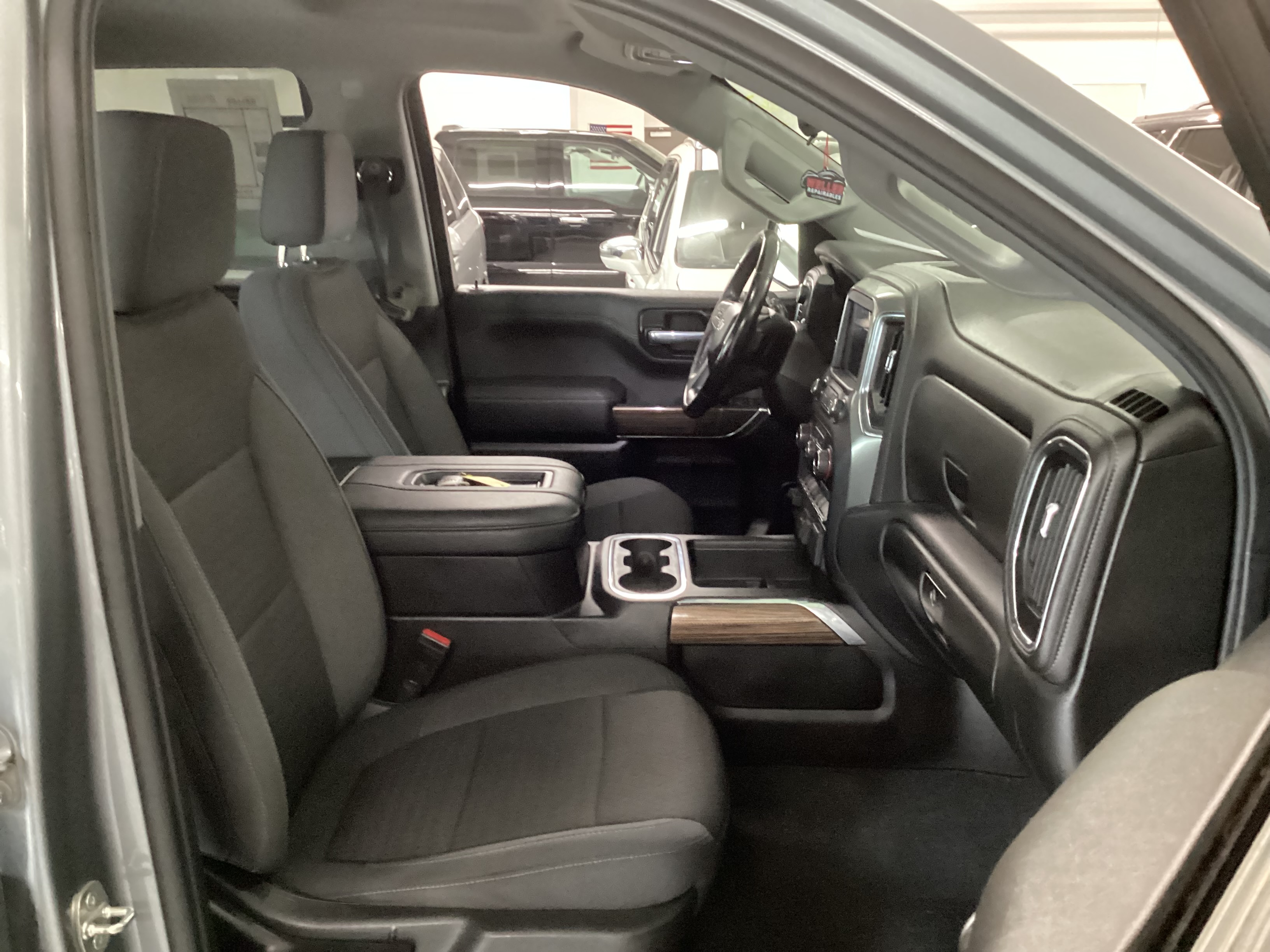 2021 CHEVROLET Silverado 4WD Crew Cab RST - Image 17