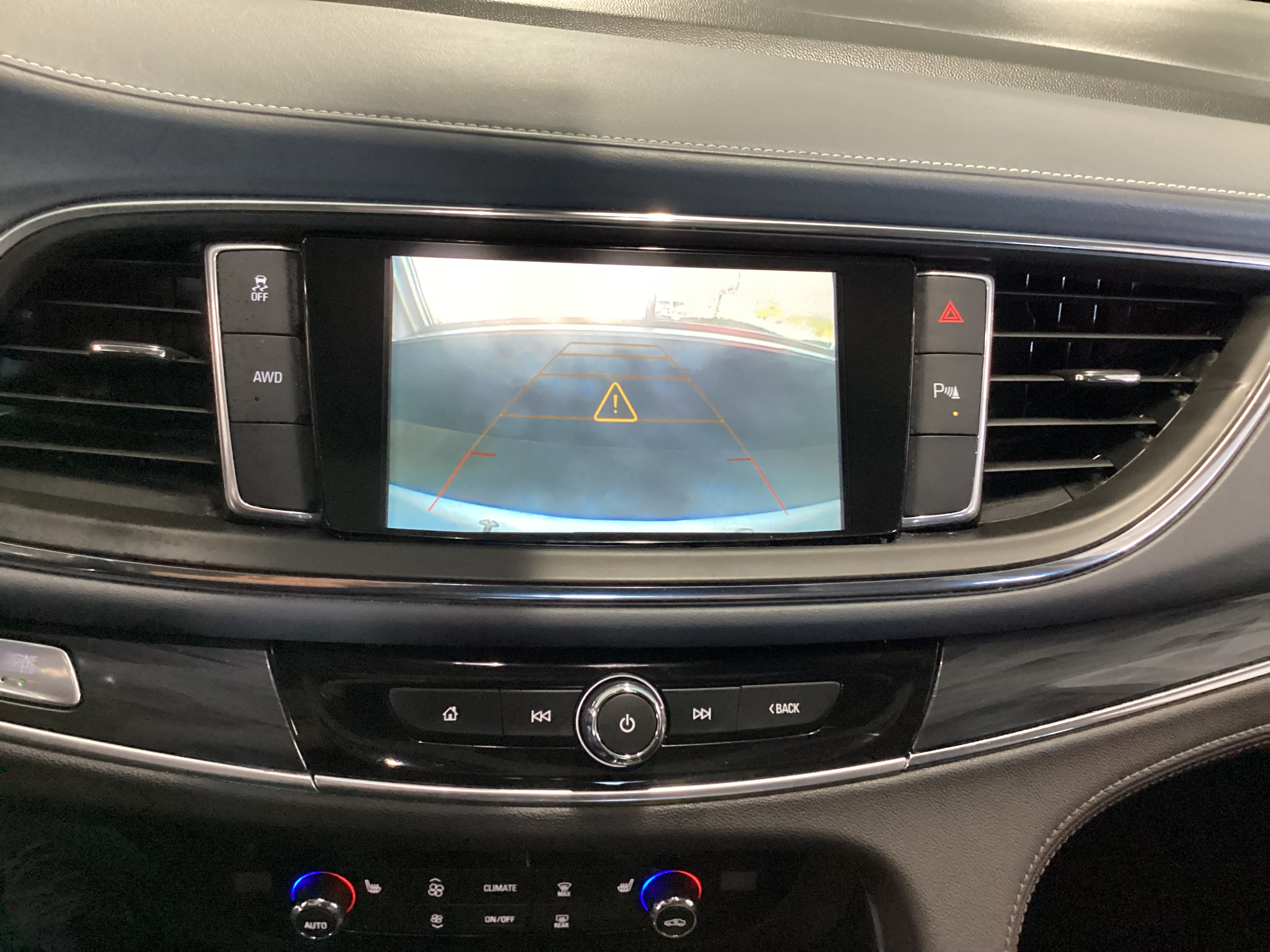 2018 BUICK Enclave Essence AWD - Image 17