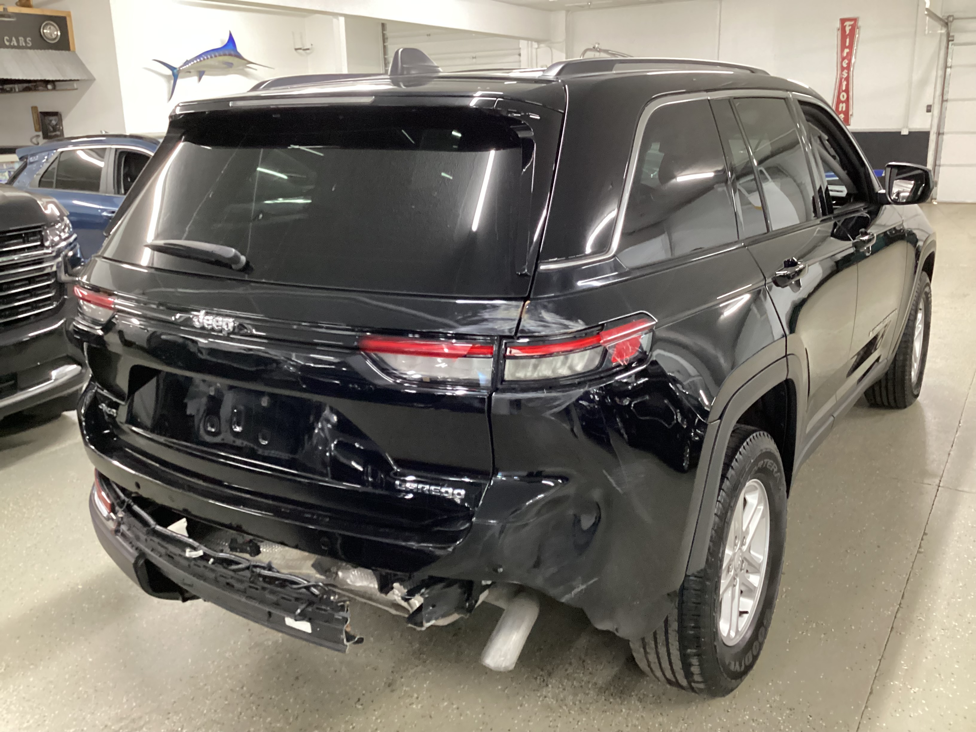 2023 JEEP Grand Cherokee Laredo 4x4 - Image 3