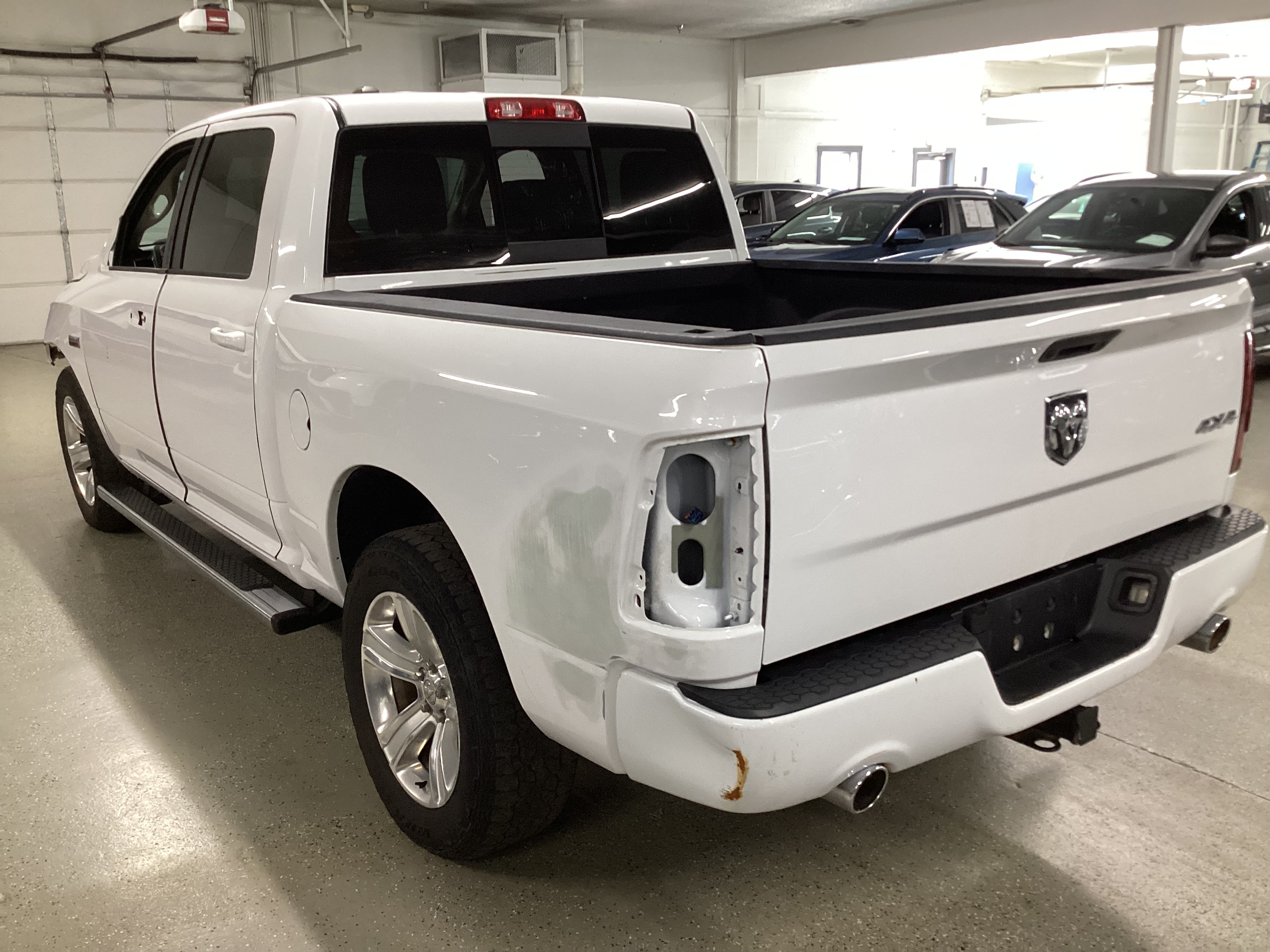 2016 RAM 1500 Sport 4WD Crew Cab - Image 2