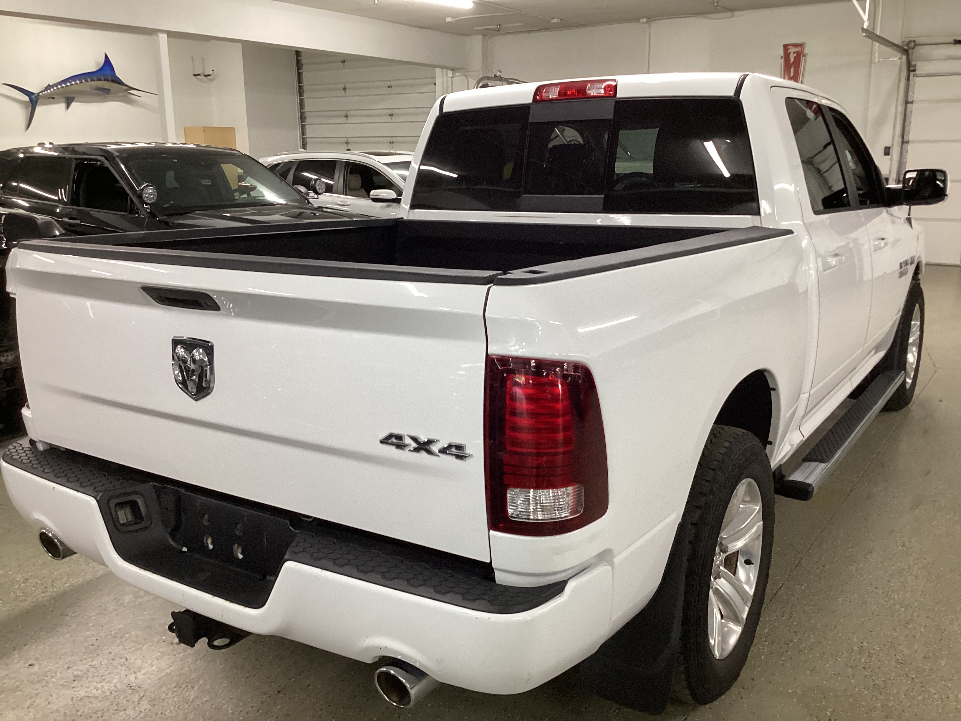 2016 RAM 1500 Sport 4WD Crew Cab - Image 3