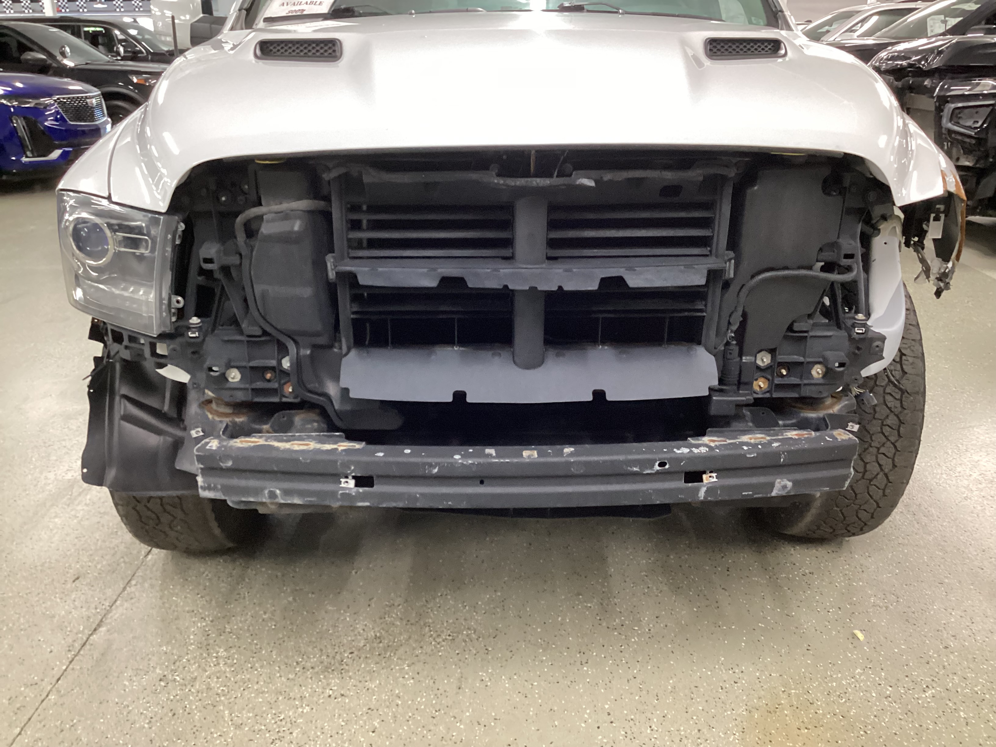 2016 RAM 1500 Sport 4WD Crew Cab - Image 5