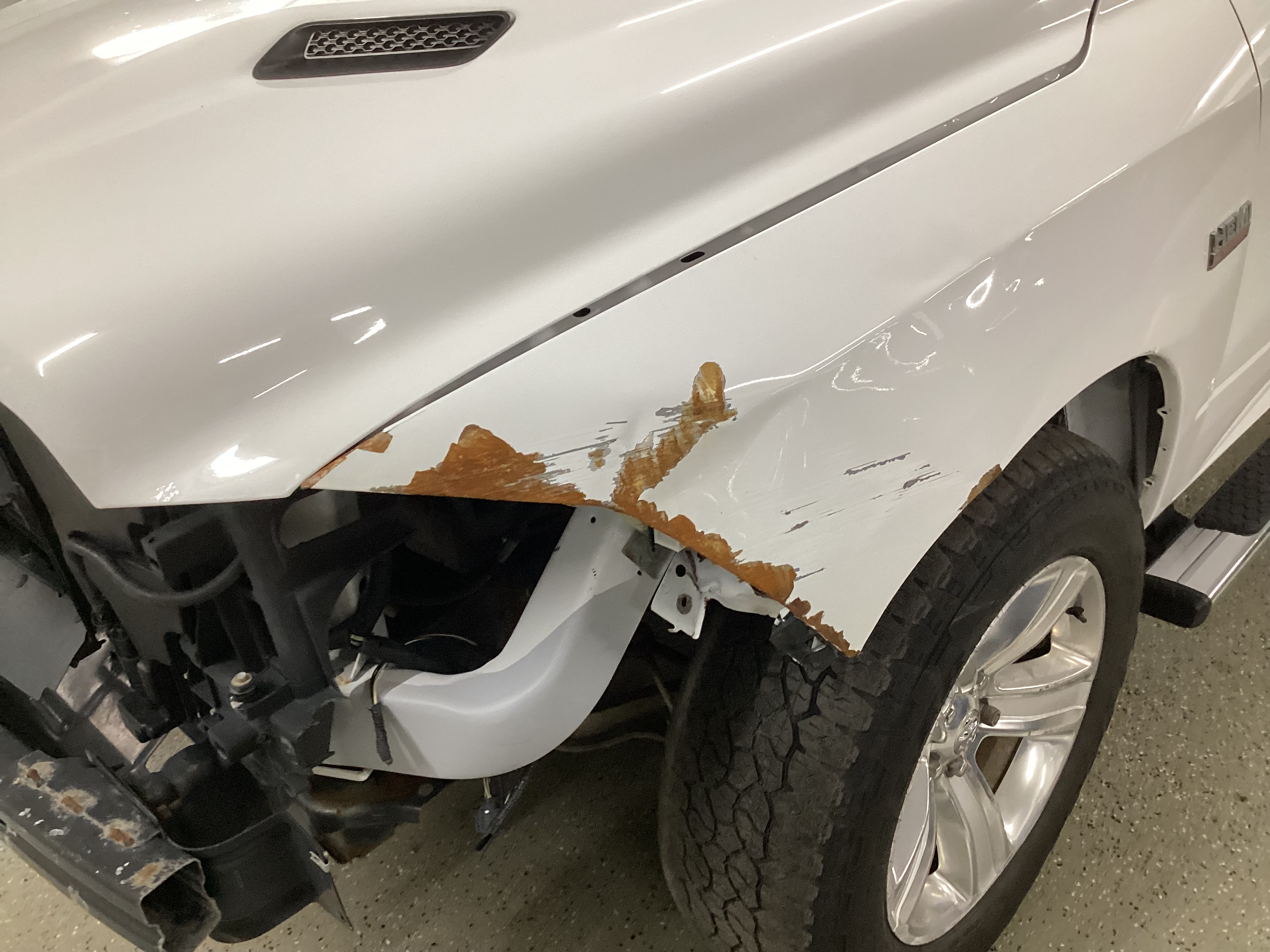 2016 RAM 1500 Sport 4WD Crew Cab - Image 6