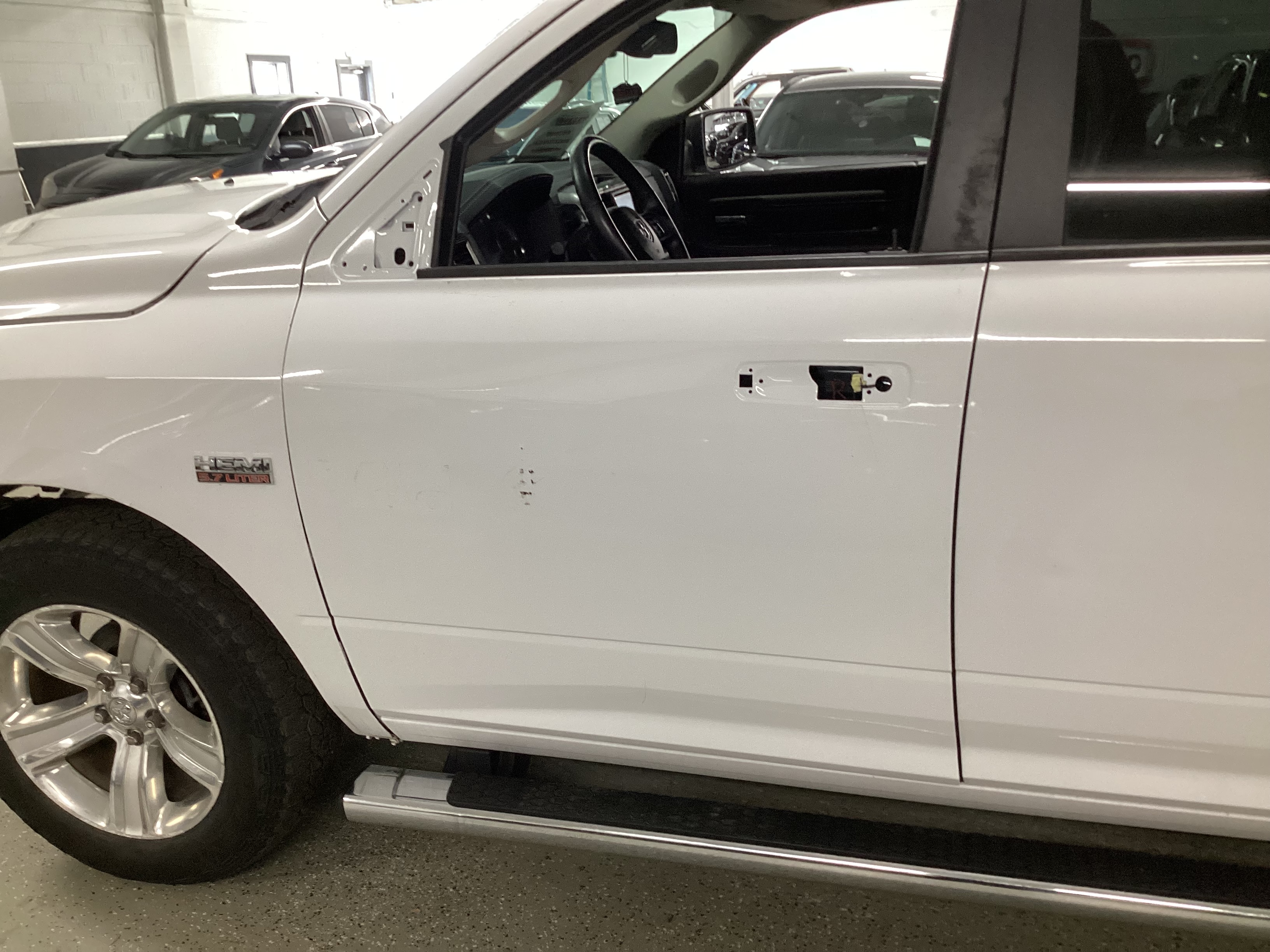 2016 RAM 1500 Sport 4WD Crew Cab - Image 7