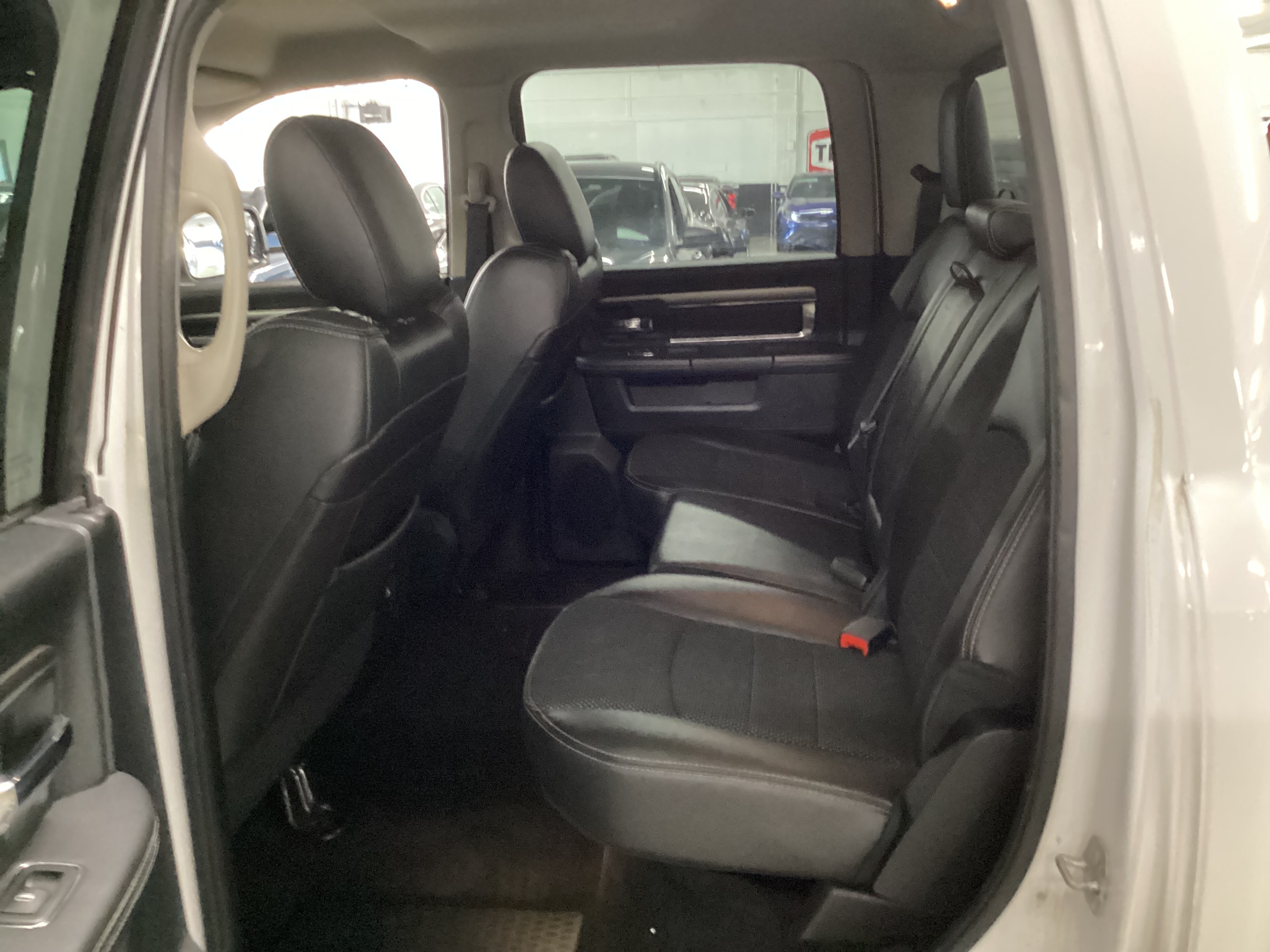2016 RAM 1500 Sport 4WD Crew Cab - Image 10