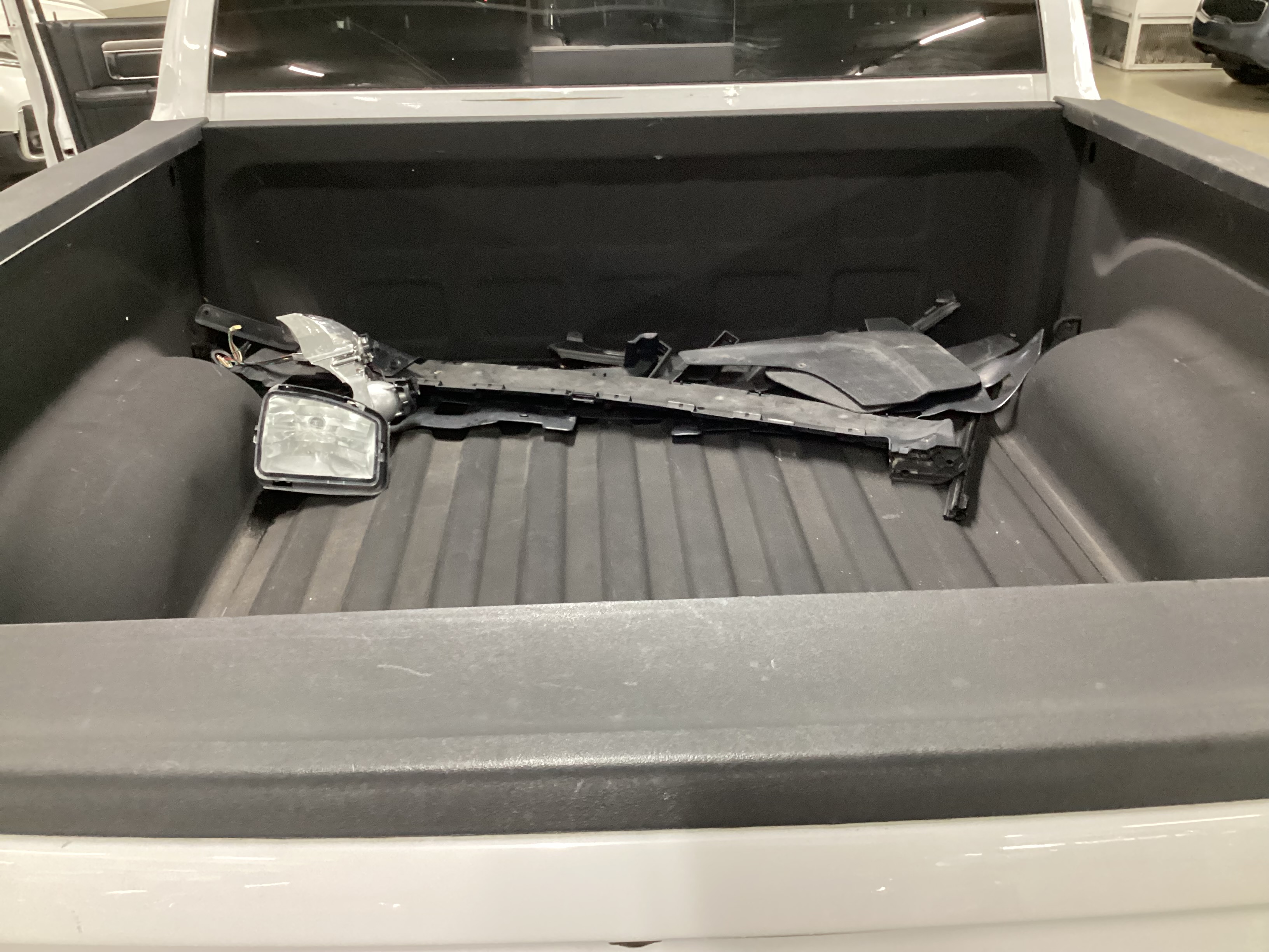 2016 RAM 1500 Sport 4WD Crew Cab - Image 12
