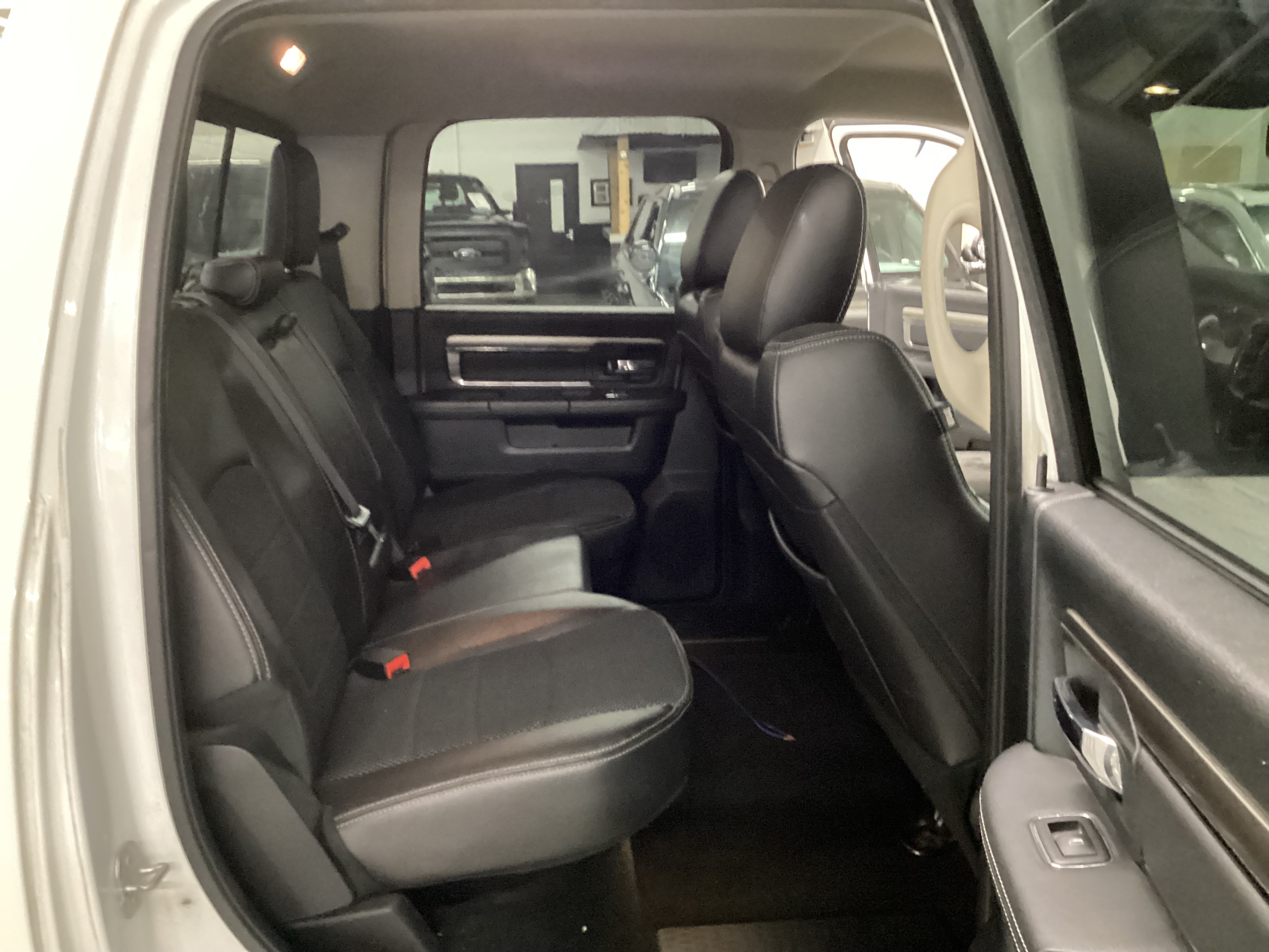 2016 RAM 1500 Sport 4WD Crew Cab - Image 13