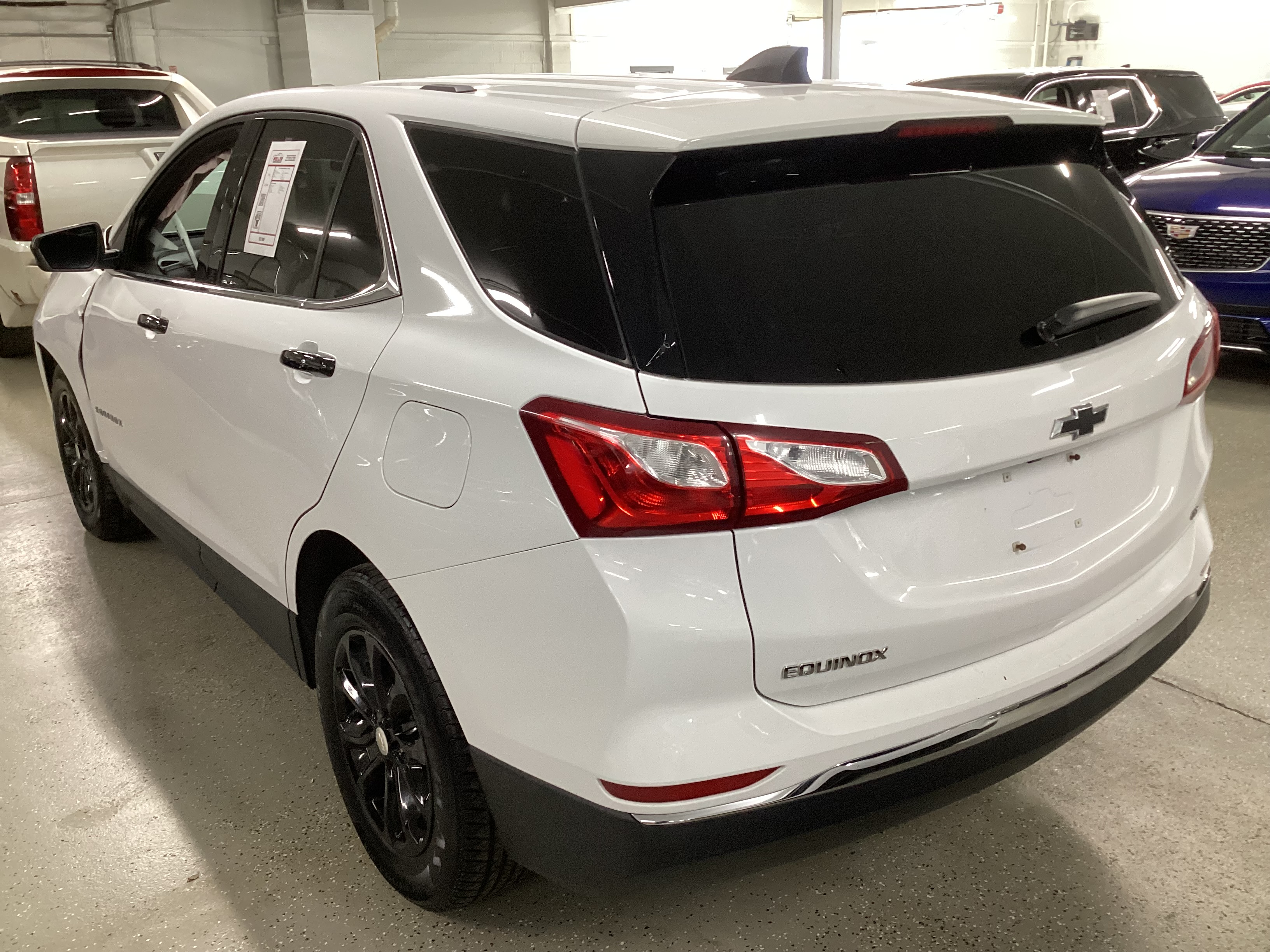 2019 CHEVROLET Equinox LT - Image 2