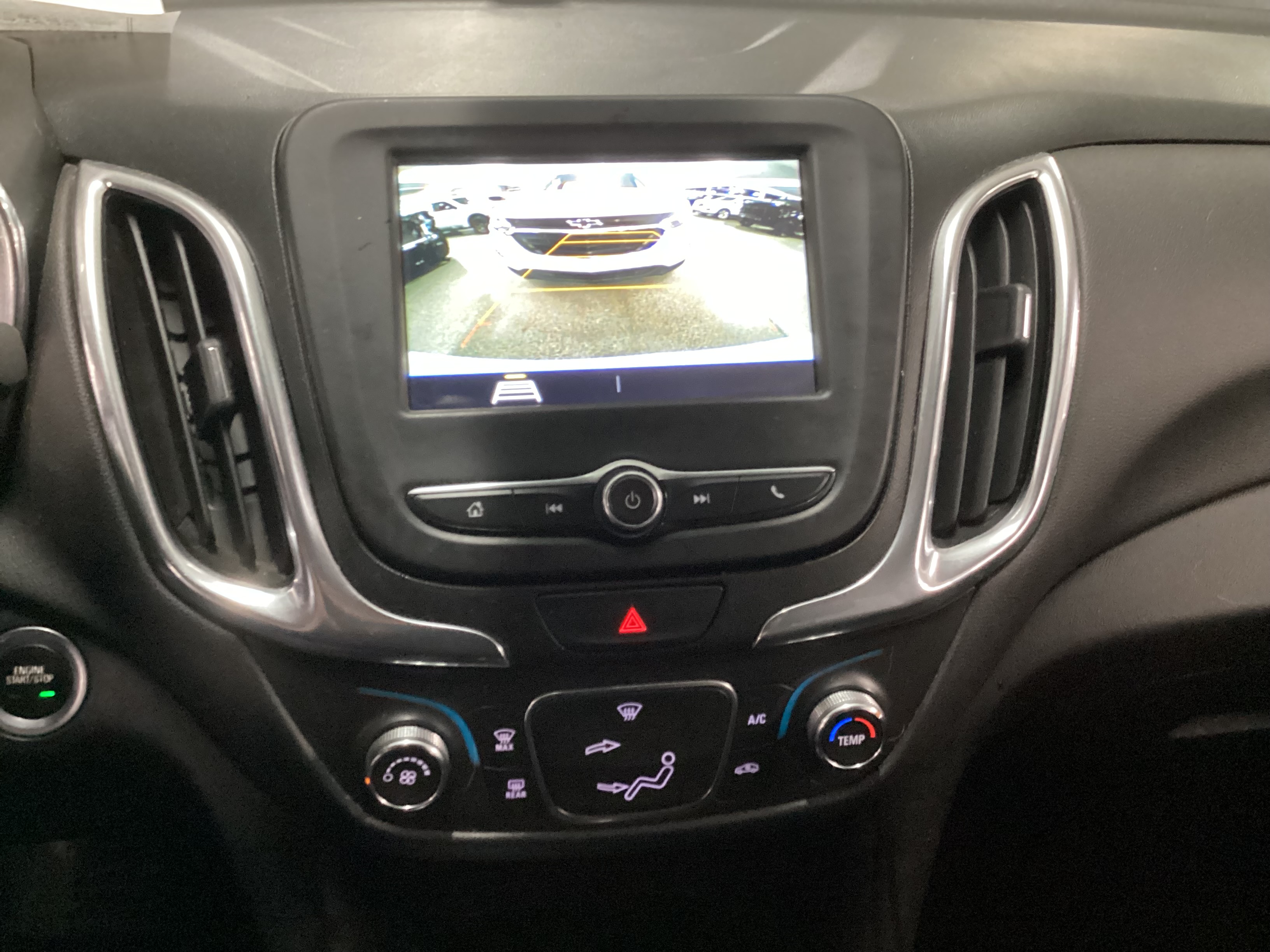 2019 CHEVROLET Equinox LT - Image 16