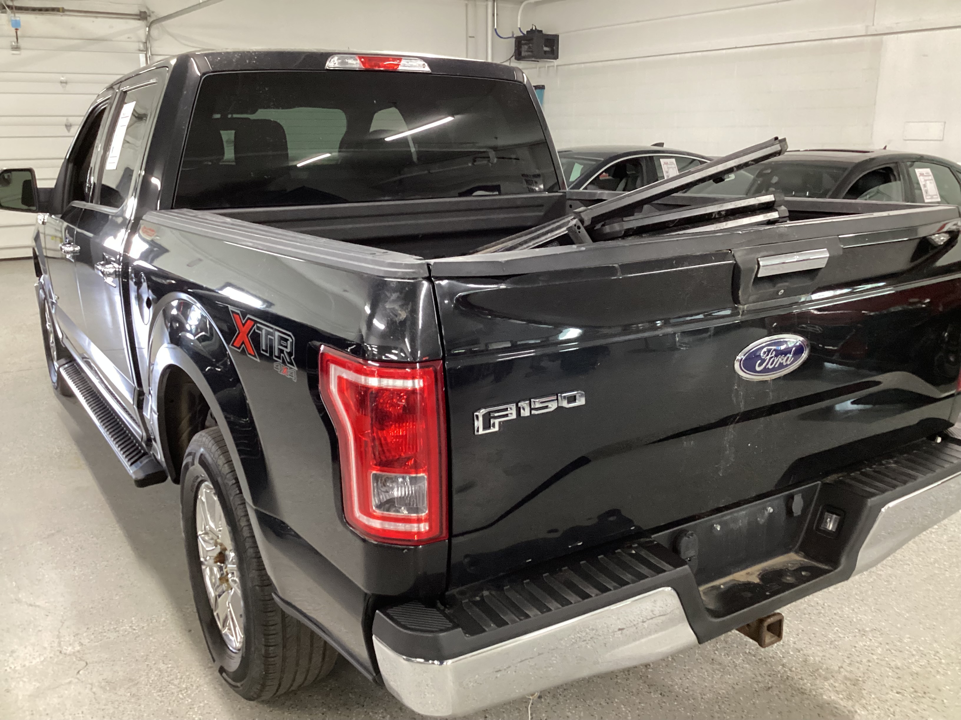 2015 FORD F-150 XLT SuperCrew 4WD - Image 2
