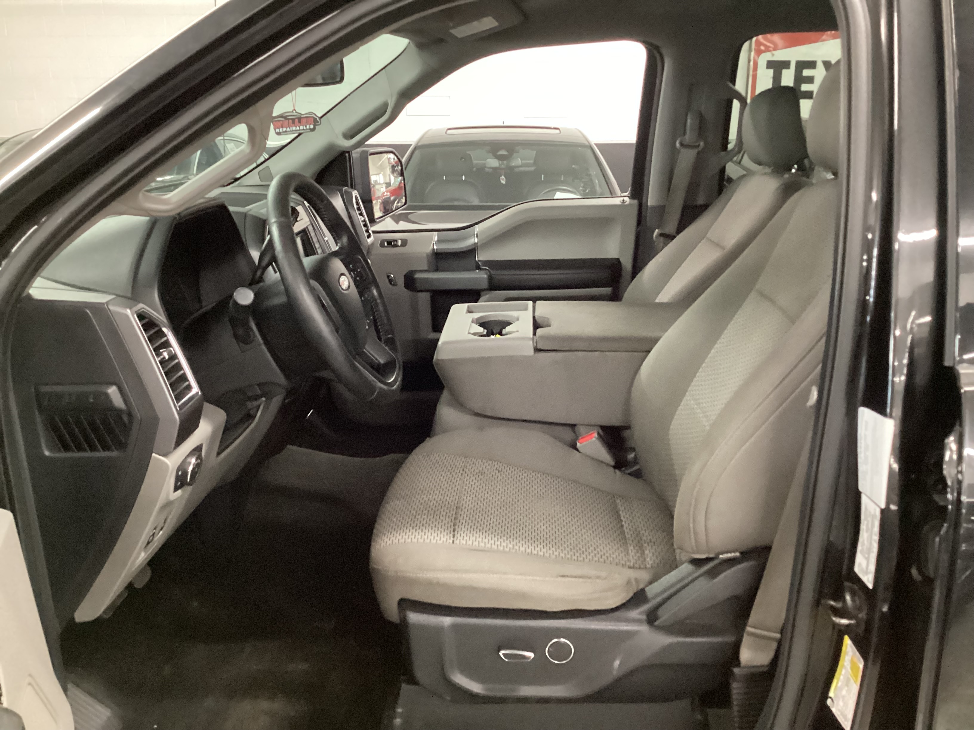 2015 FORD F-150 XLT SuperCrew 4WD - Image 5