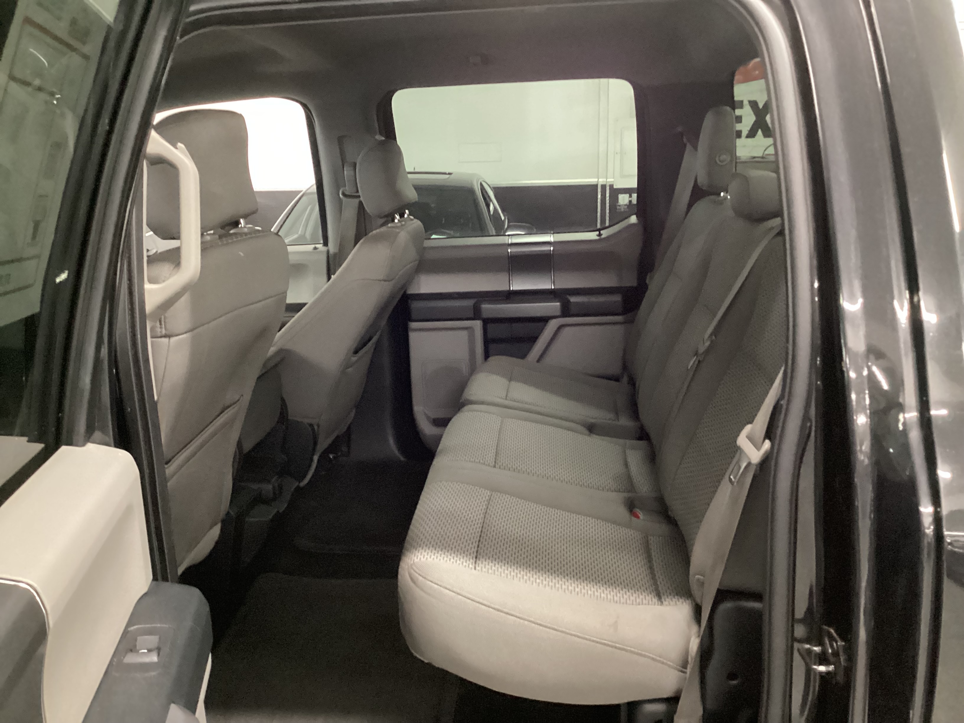 2015 FORD F-150 XLT SuperCrew 4WD - Image 6