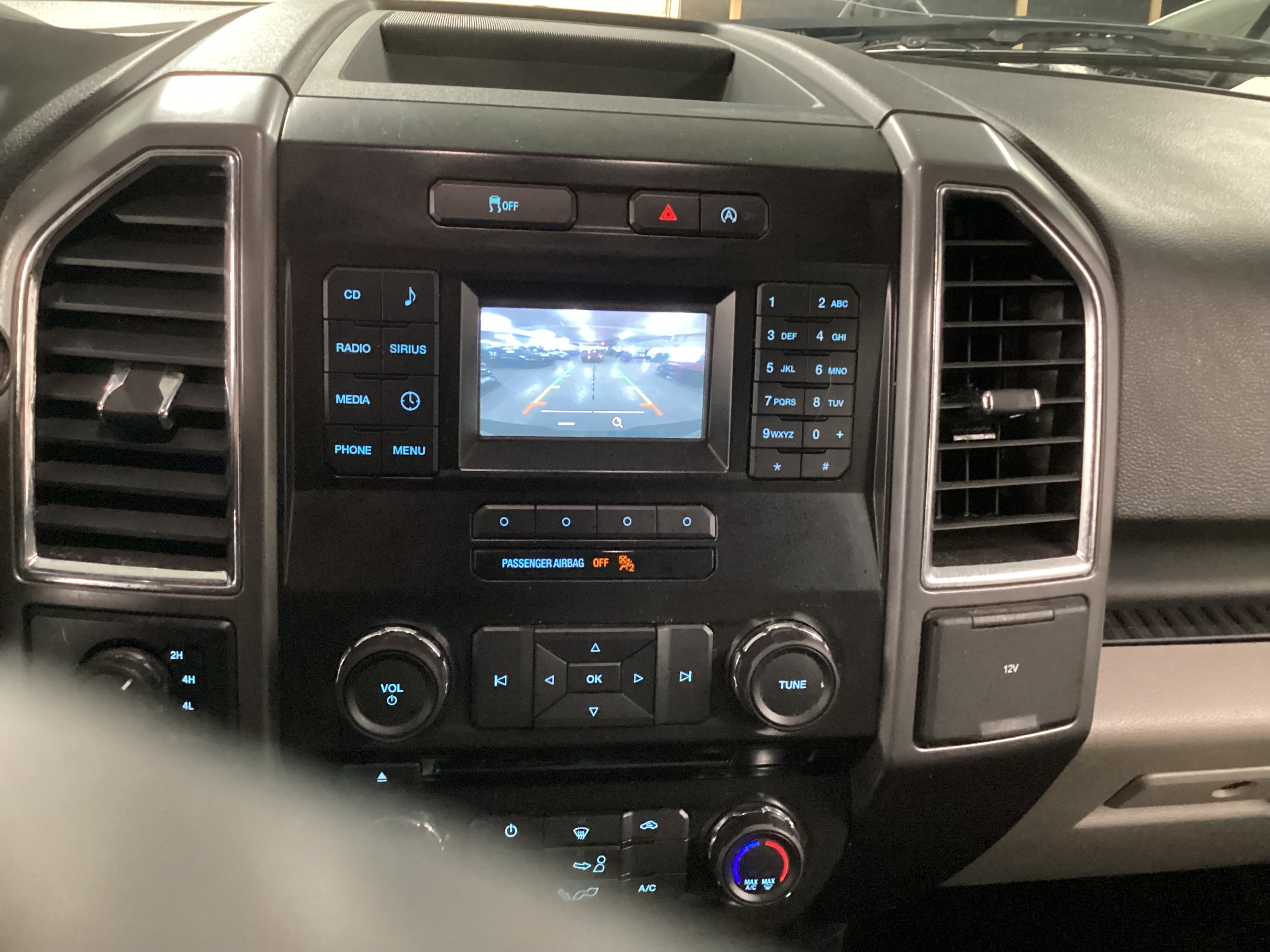 2015 FORD F-150 XLT SuperCrew 4WD - Image 12