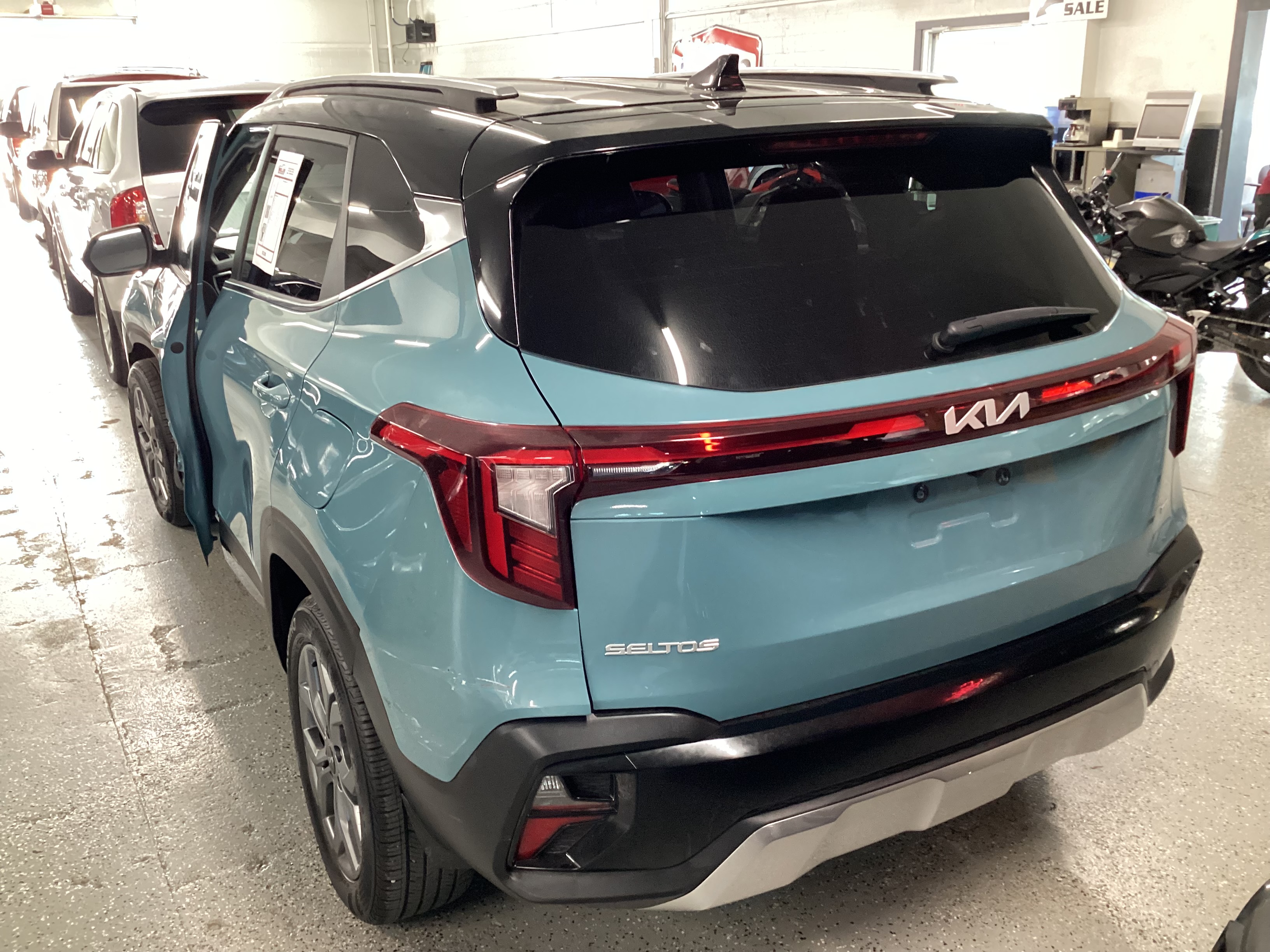 2024 KIA Seltos S AWD - Image 2
