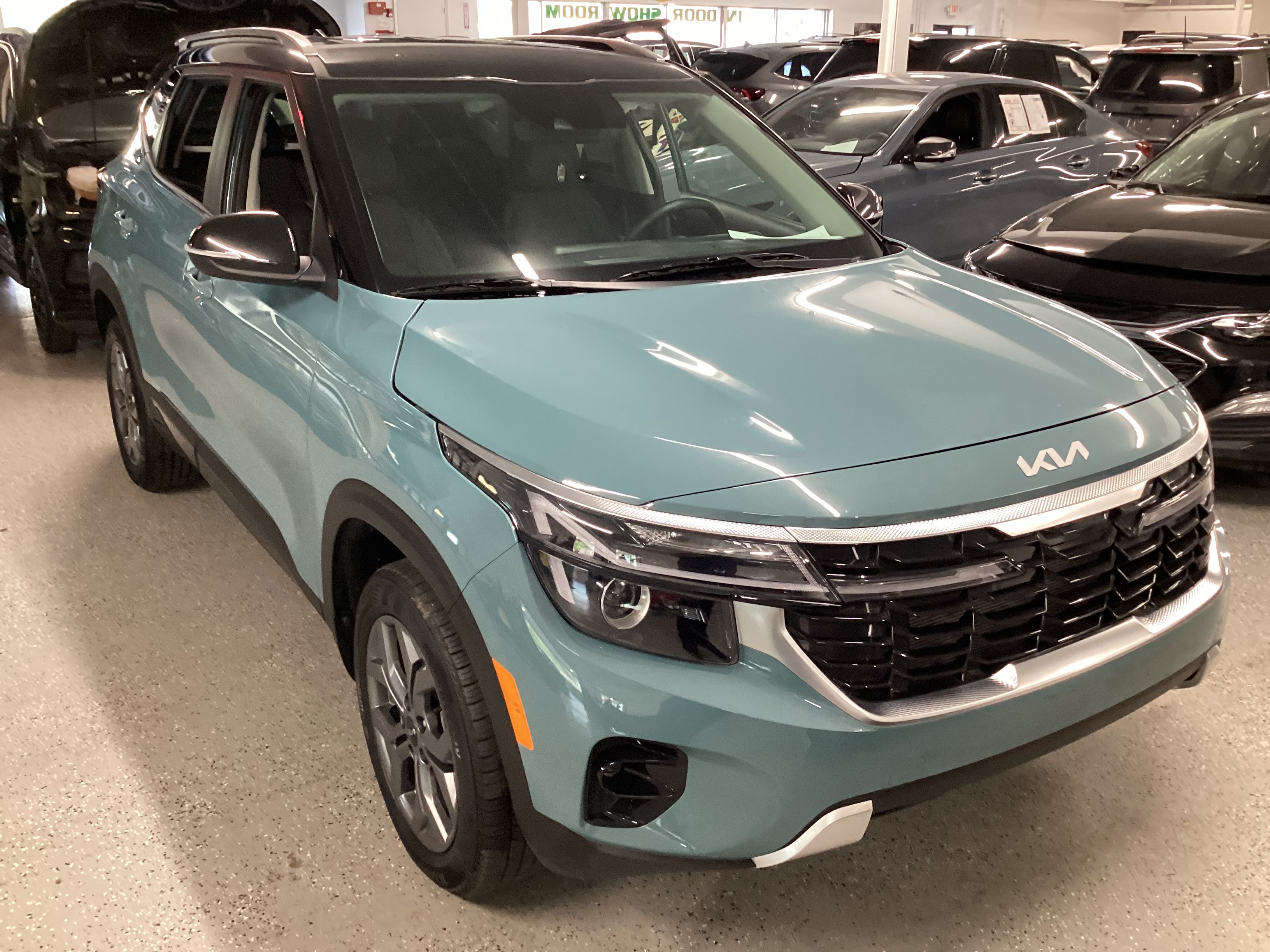 2024 KIA Seltos S AWD - Image 4