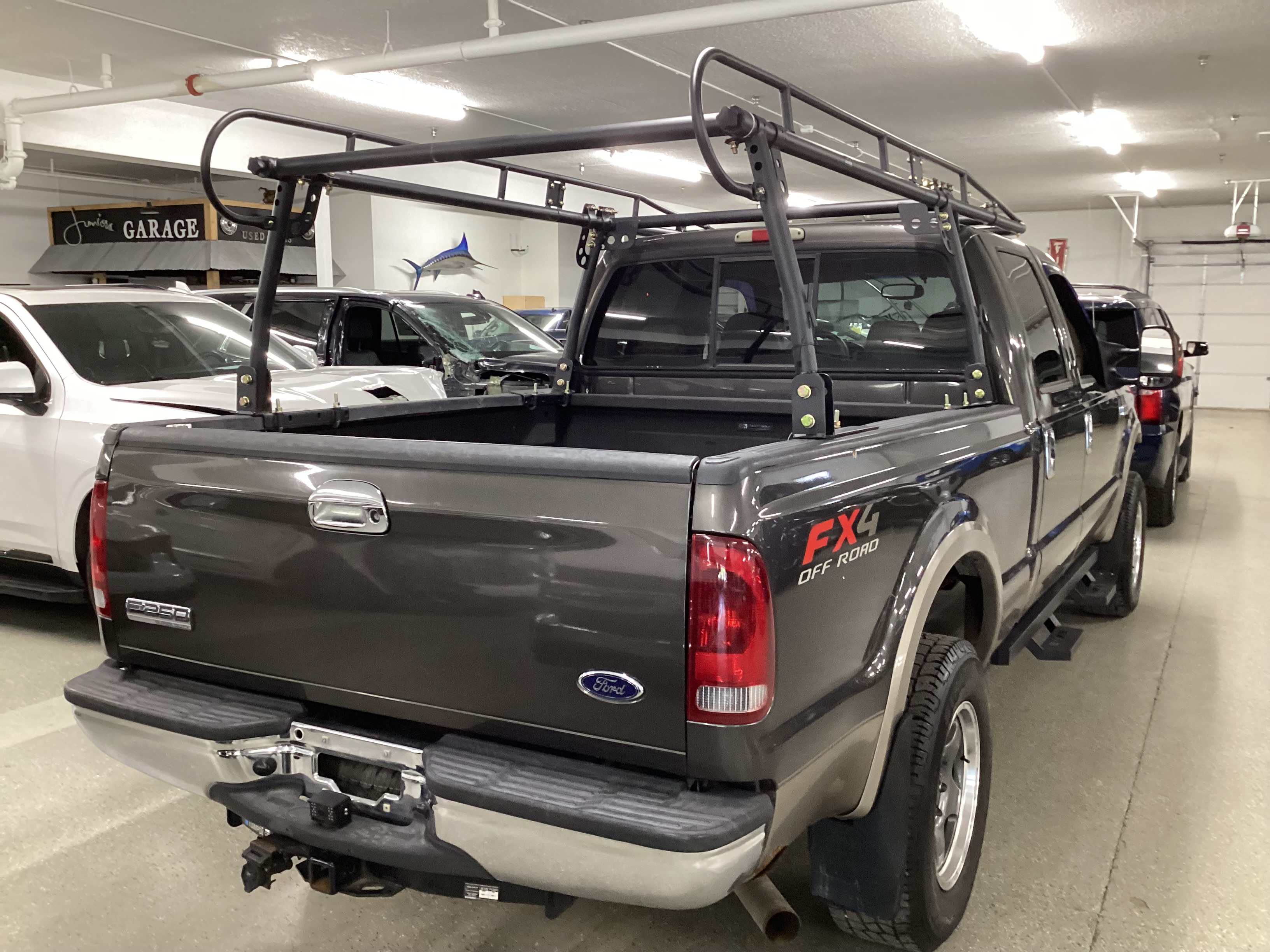 2005 FORD F-250 Lariat 4WD Crew Cab - Image 3