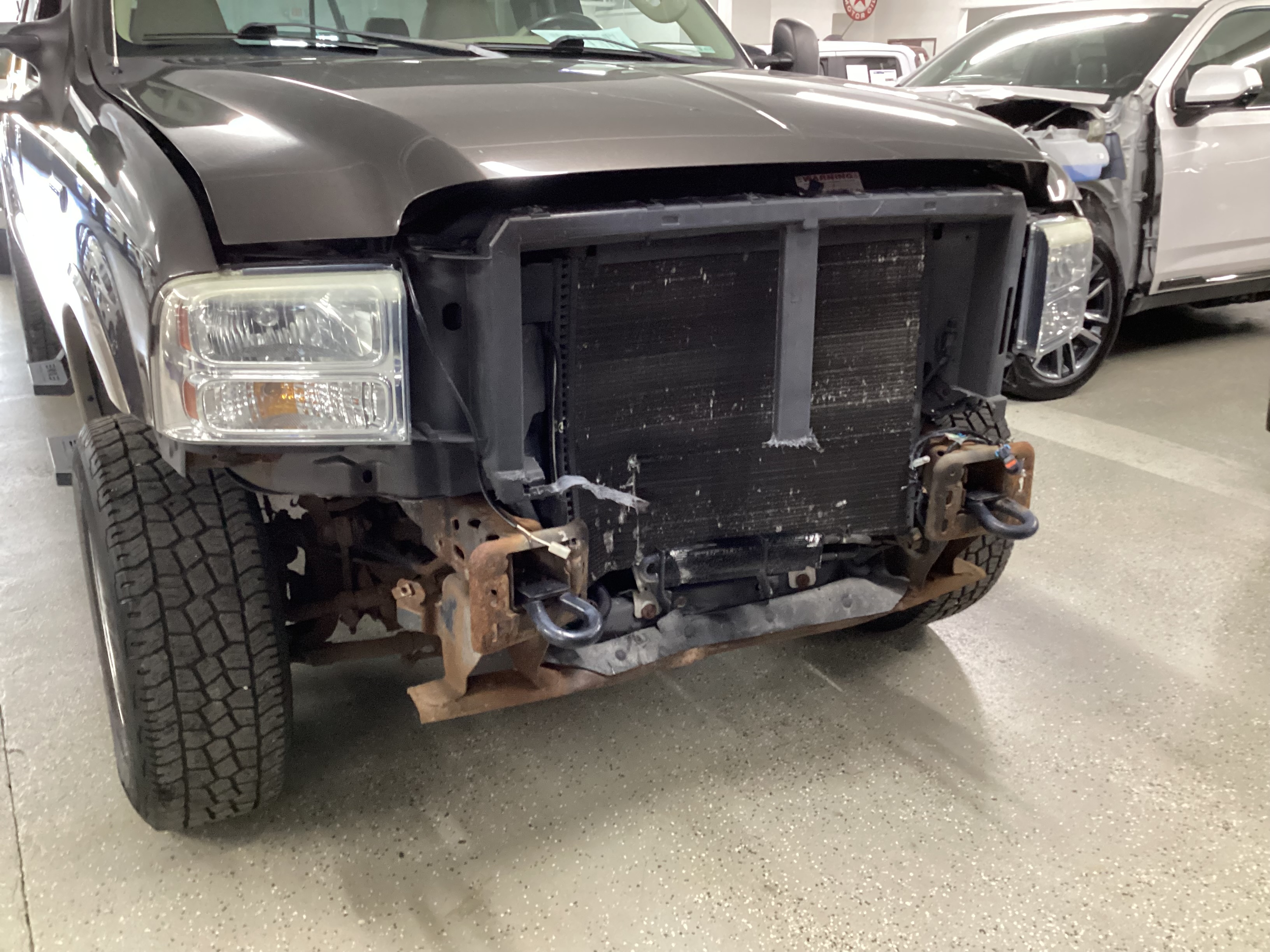 2005 FORD F-250 Lariat 4WD Crew Cab - Image 5