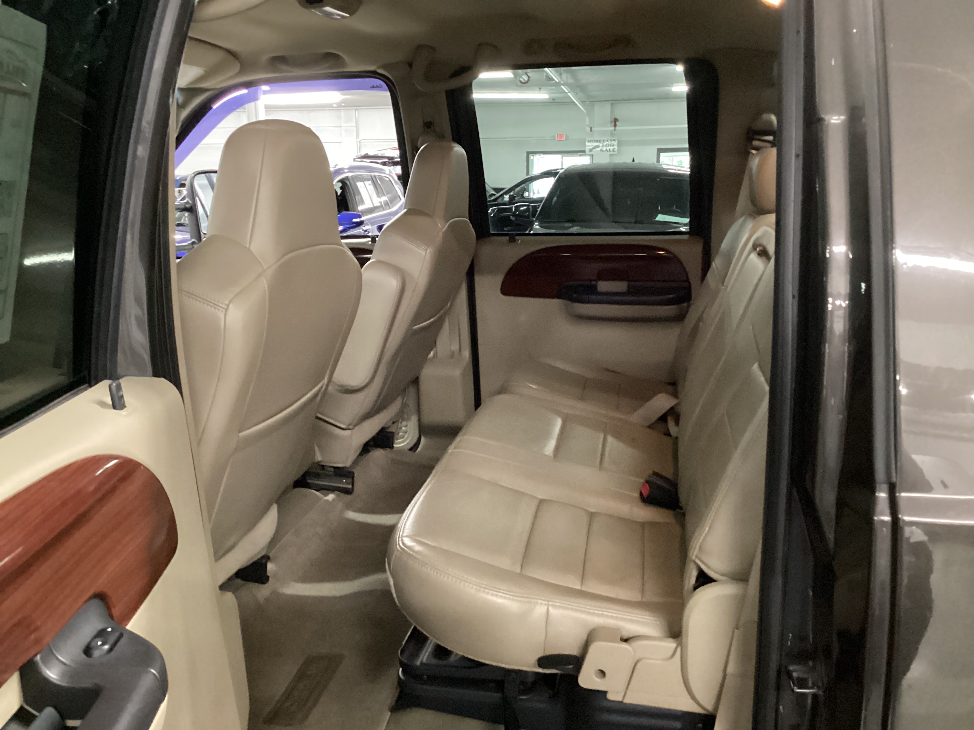 2005 FORD F-250 Lariat 4WD Crew Cab - Image 10