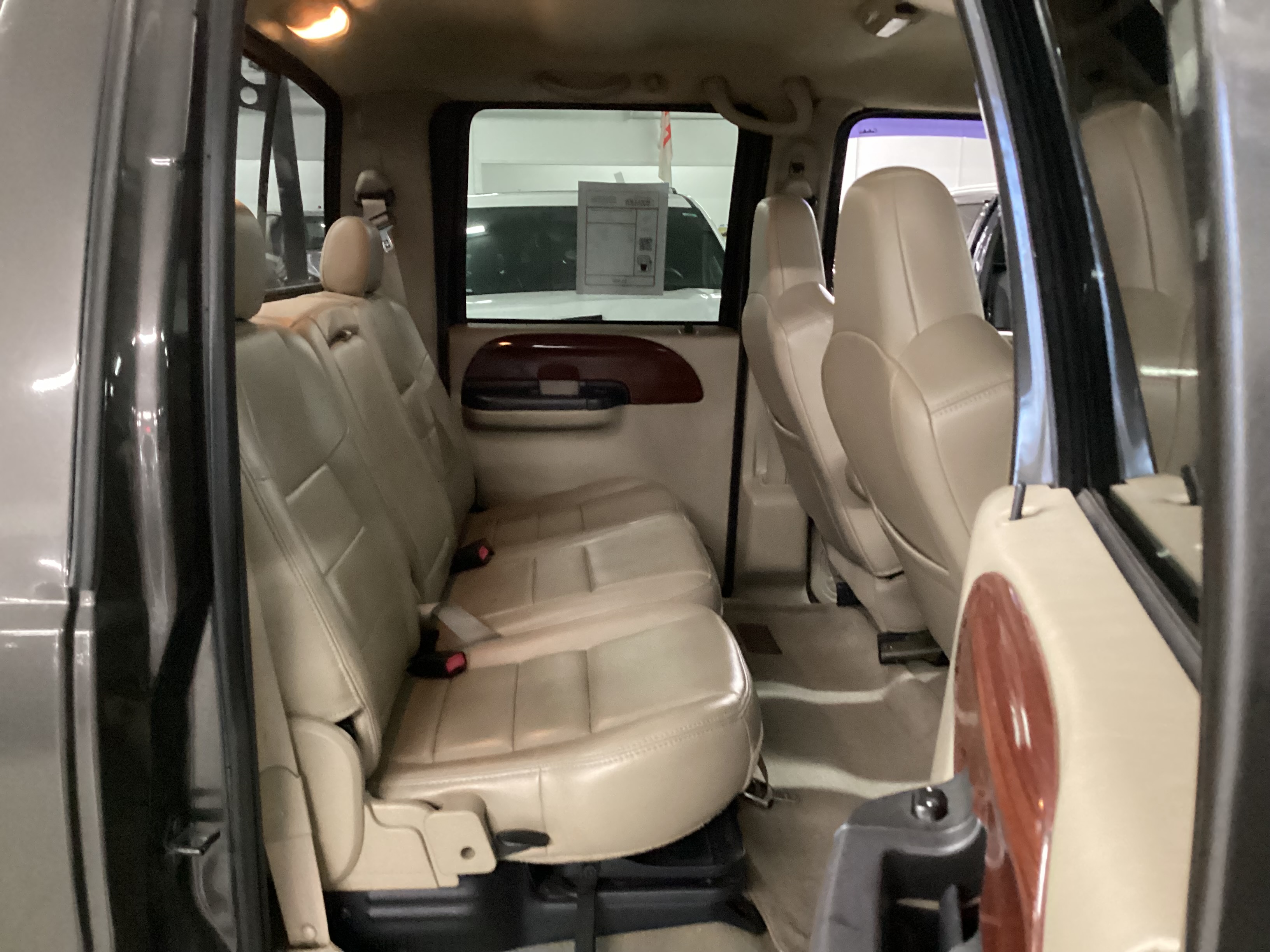 2005 FORD F-250 Lariat 4WD Crew Cab - Image 12