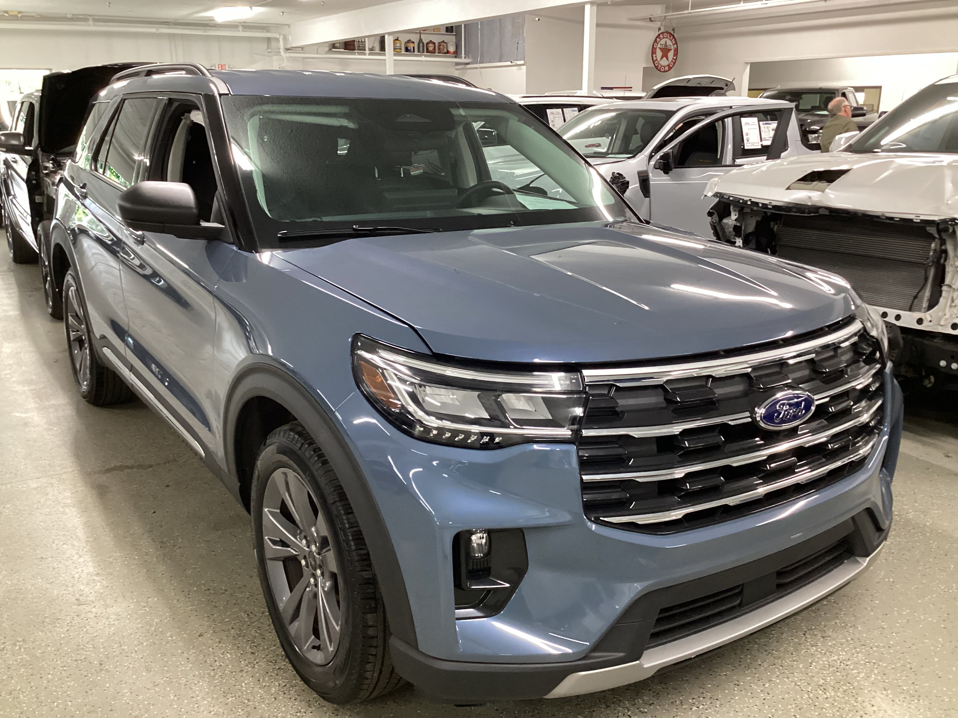 2025 FORD Explorer Active 4WD - Image 4