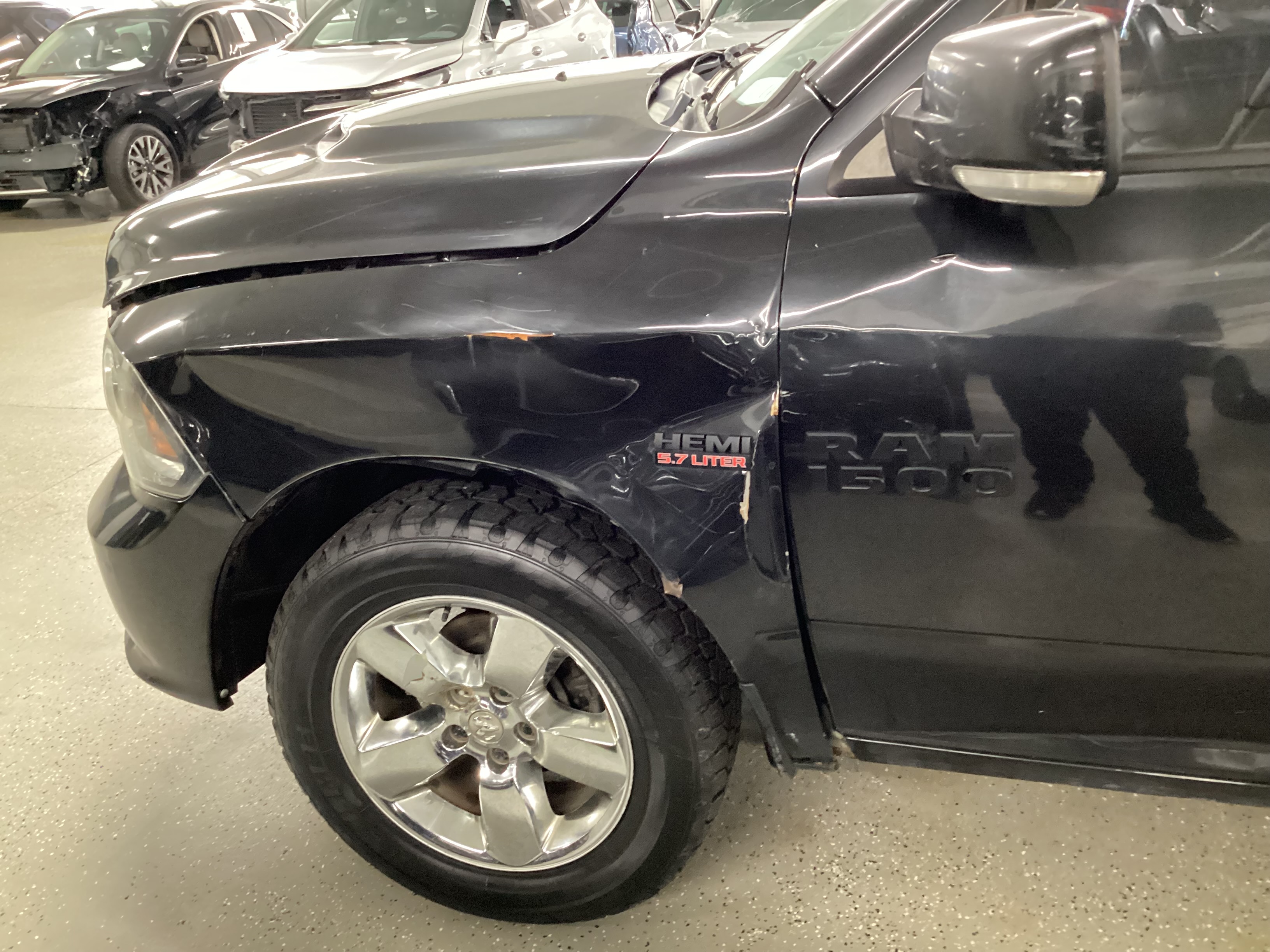 2016 RAM 1500 4WD Quad Cab Sport - Image 6
