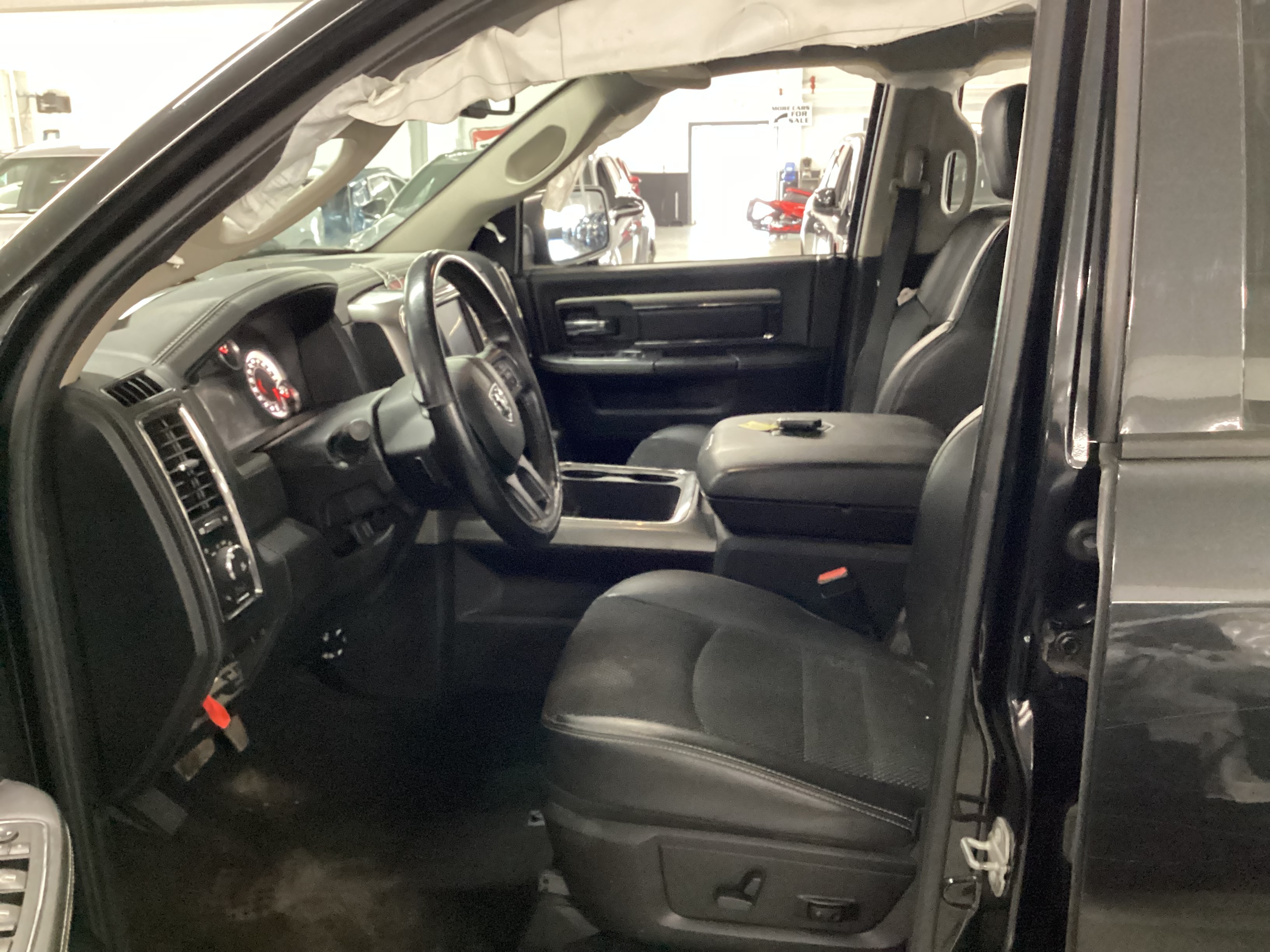 2016 RAM 1500 4WD Quad Cab Sport - Image 7